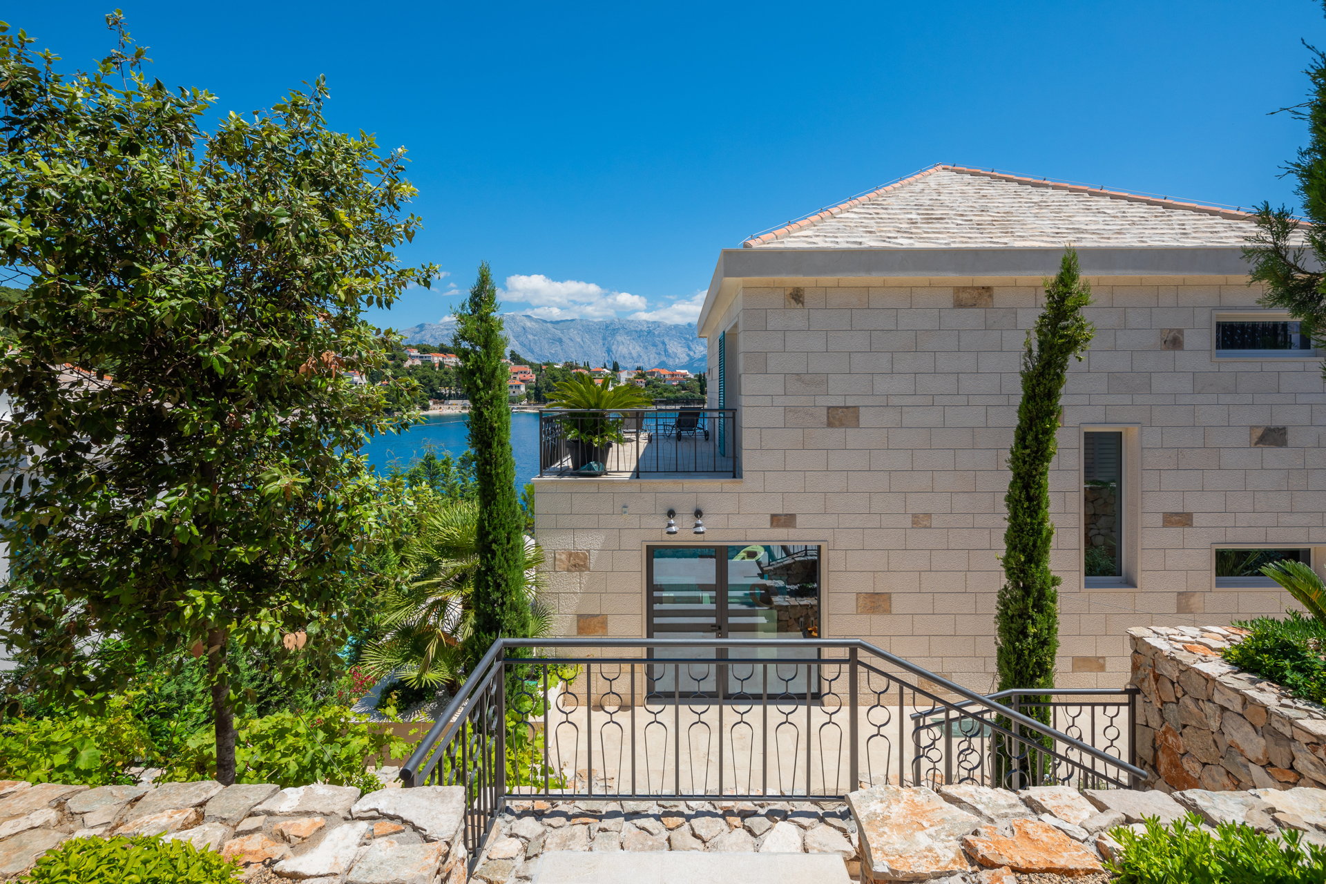 Beachfront Villa Sea La Vie with Pool