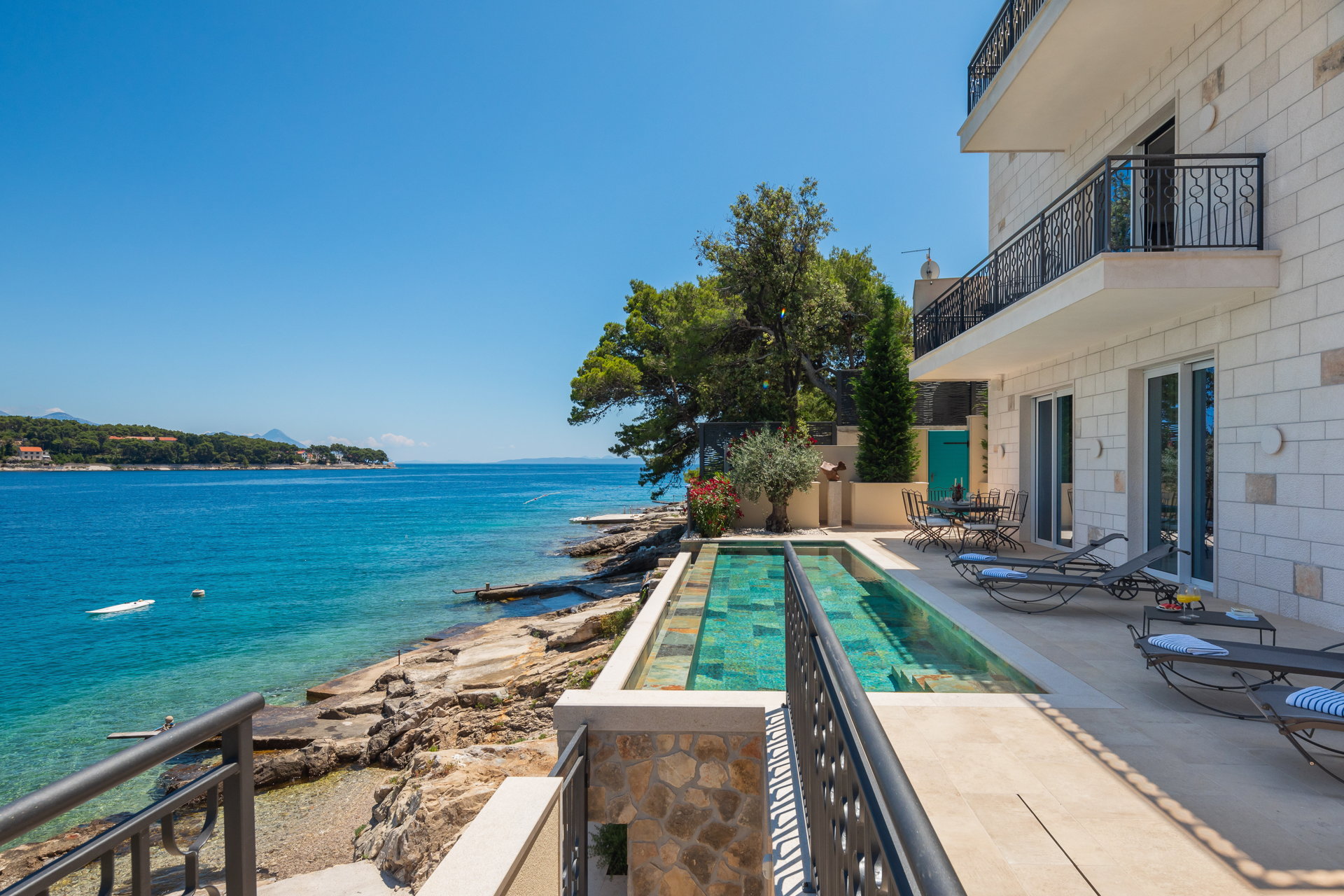 Beachfront Villa Sea La Vie with Pool