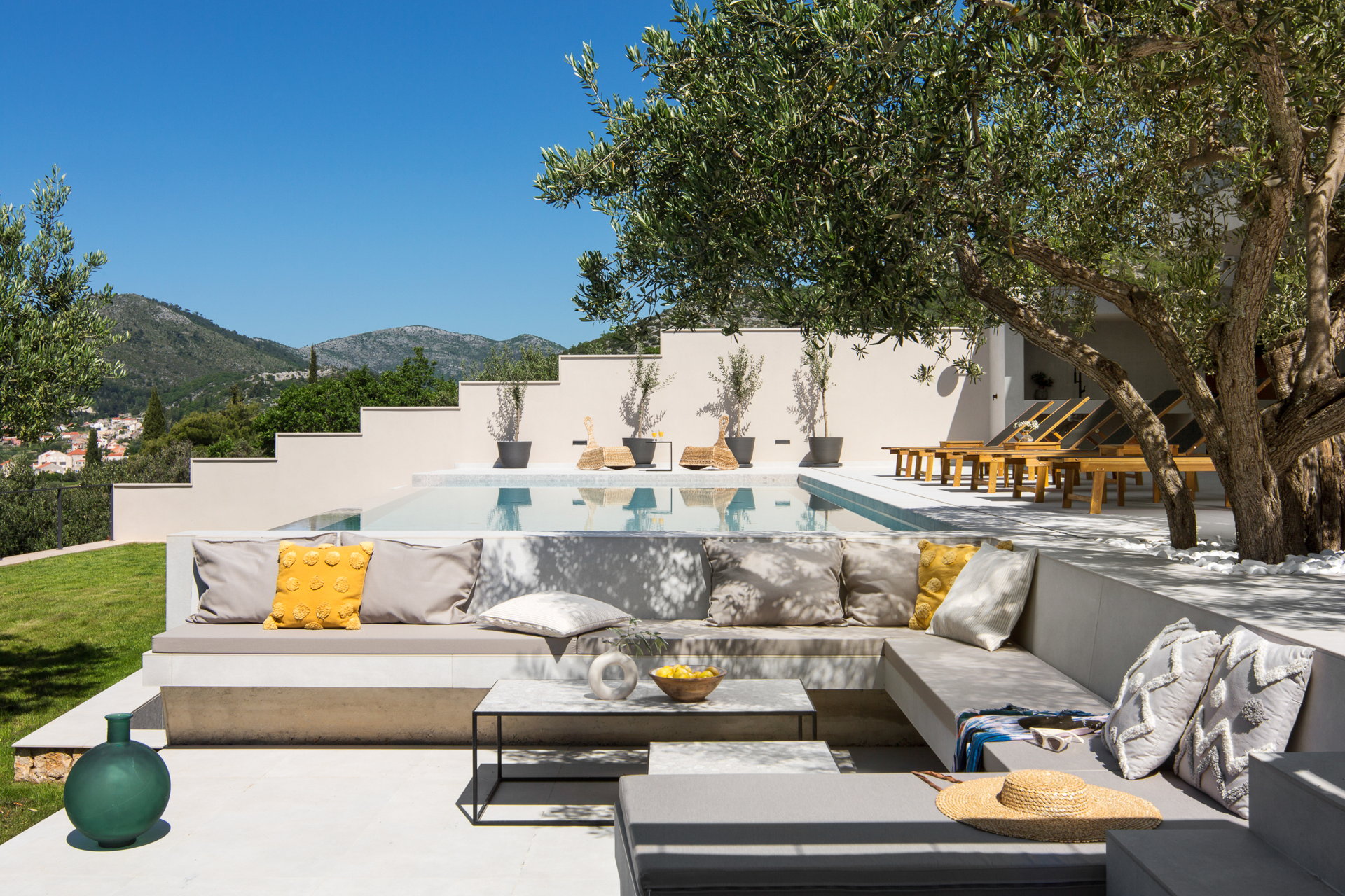 Luxury Villa Lennox with Pool
