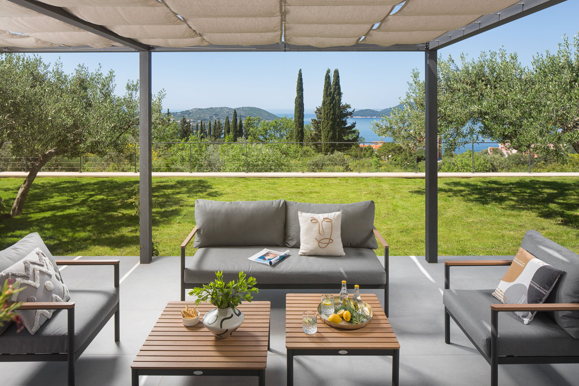 Luxury Villa Lennox with Pool