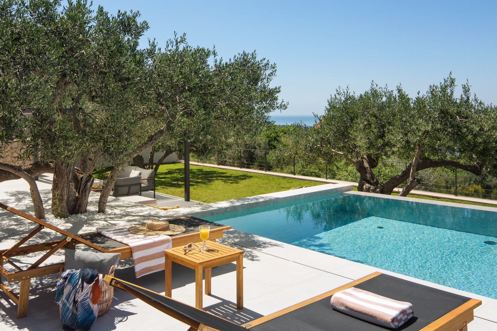 Luxury Villa Lennox with Pool