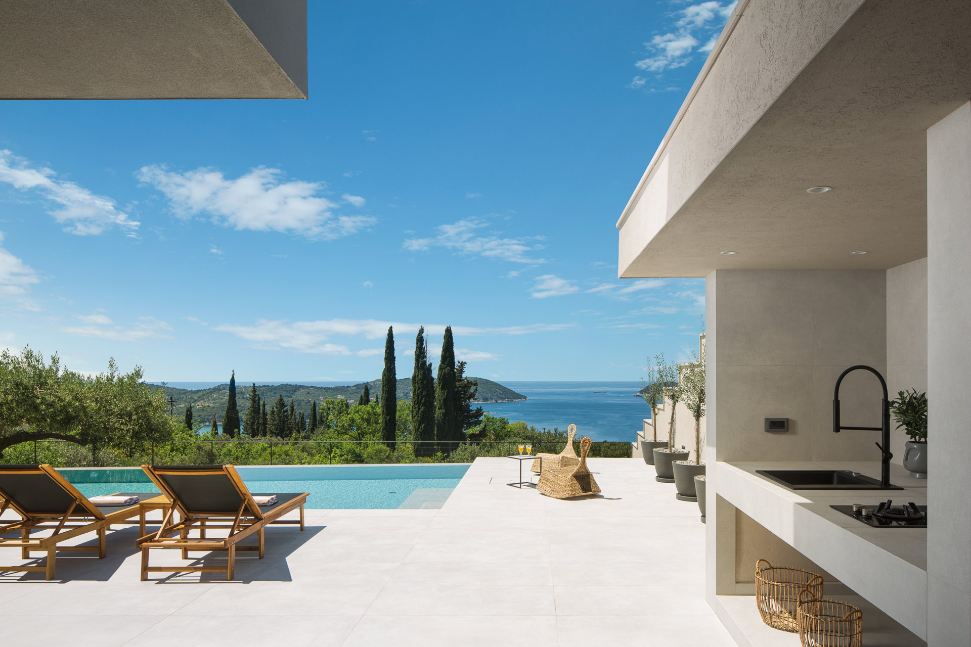 Luxury Villa Lennox with Pool