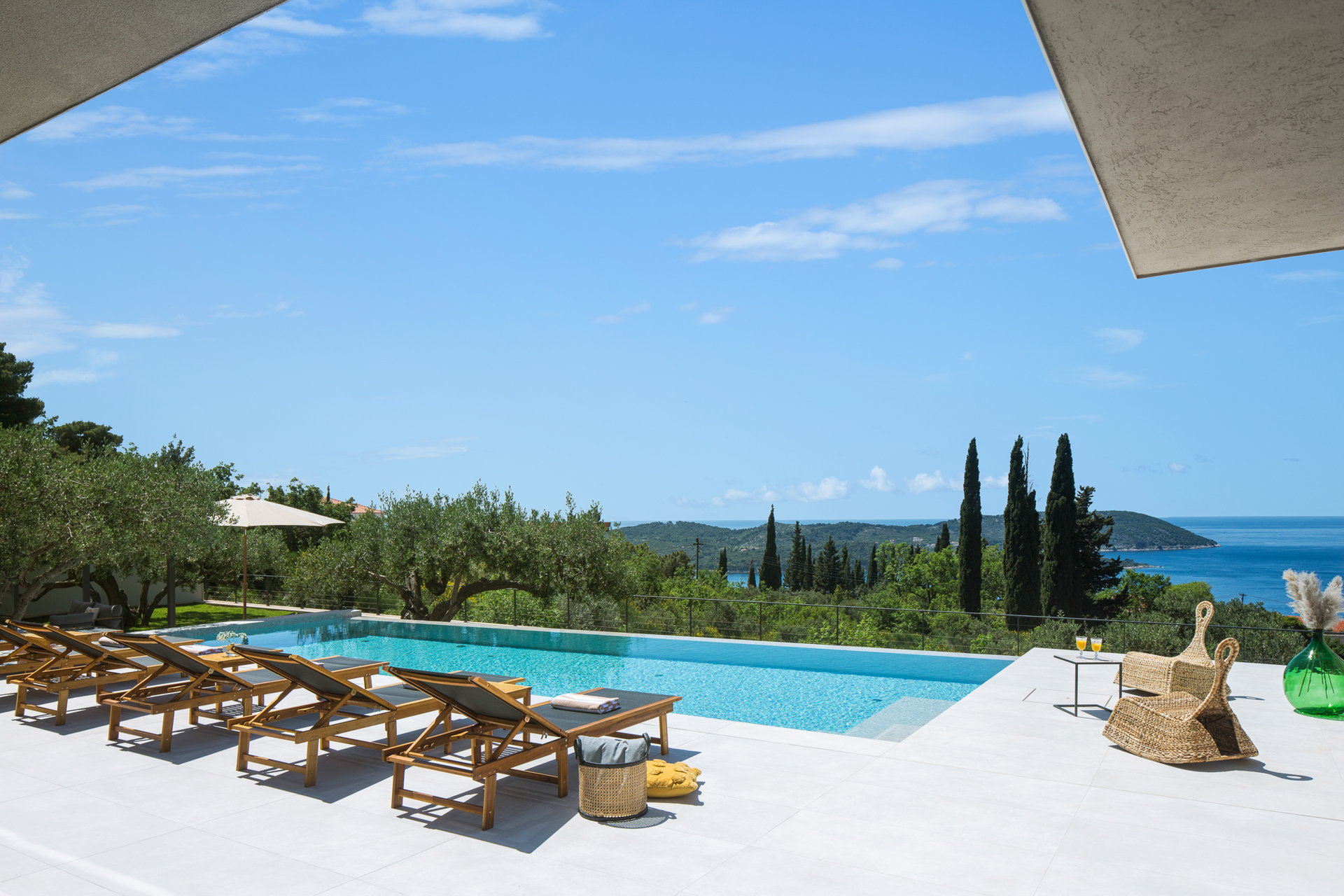 Luxury Villa Lennox with Pool