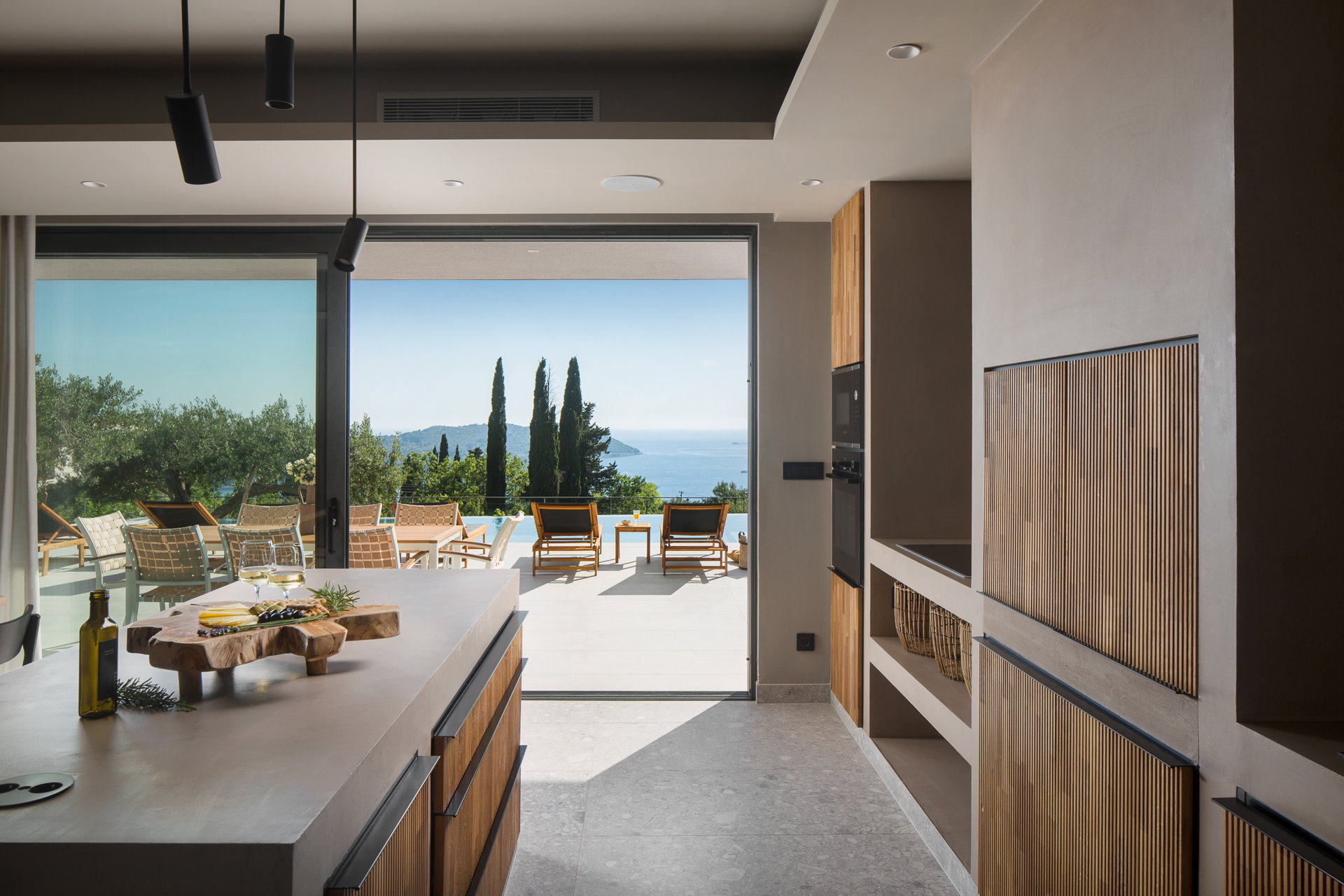 Luxury Villa Lennox with Pool