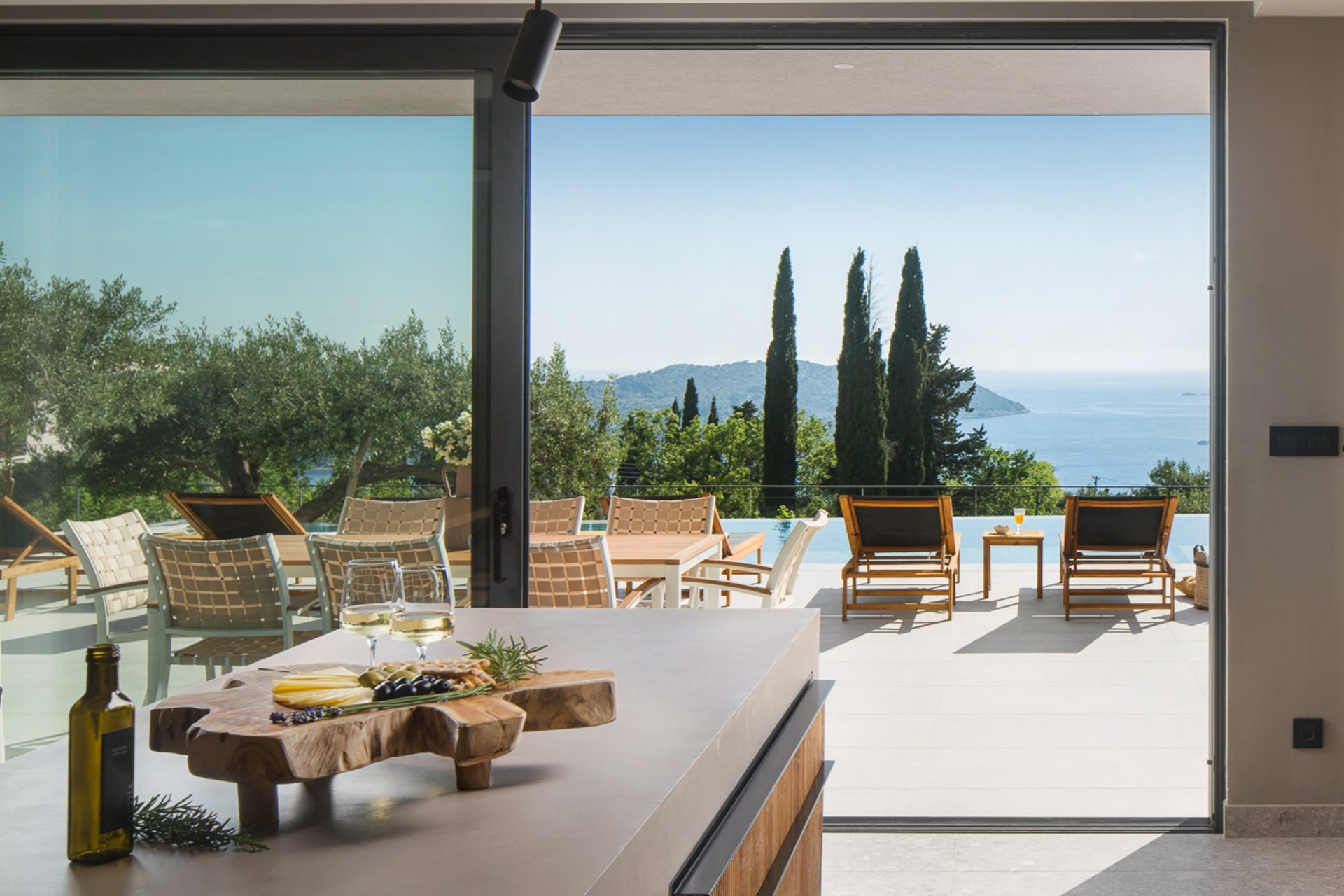 Luxury Villa Lennox with Pool