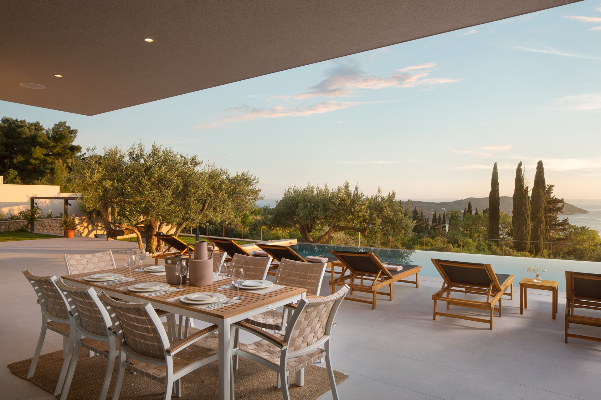 Luxury Villa Lennox with Pool