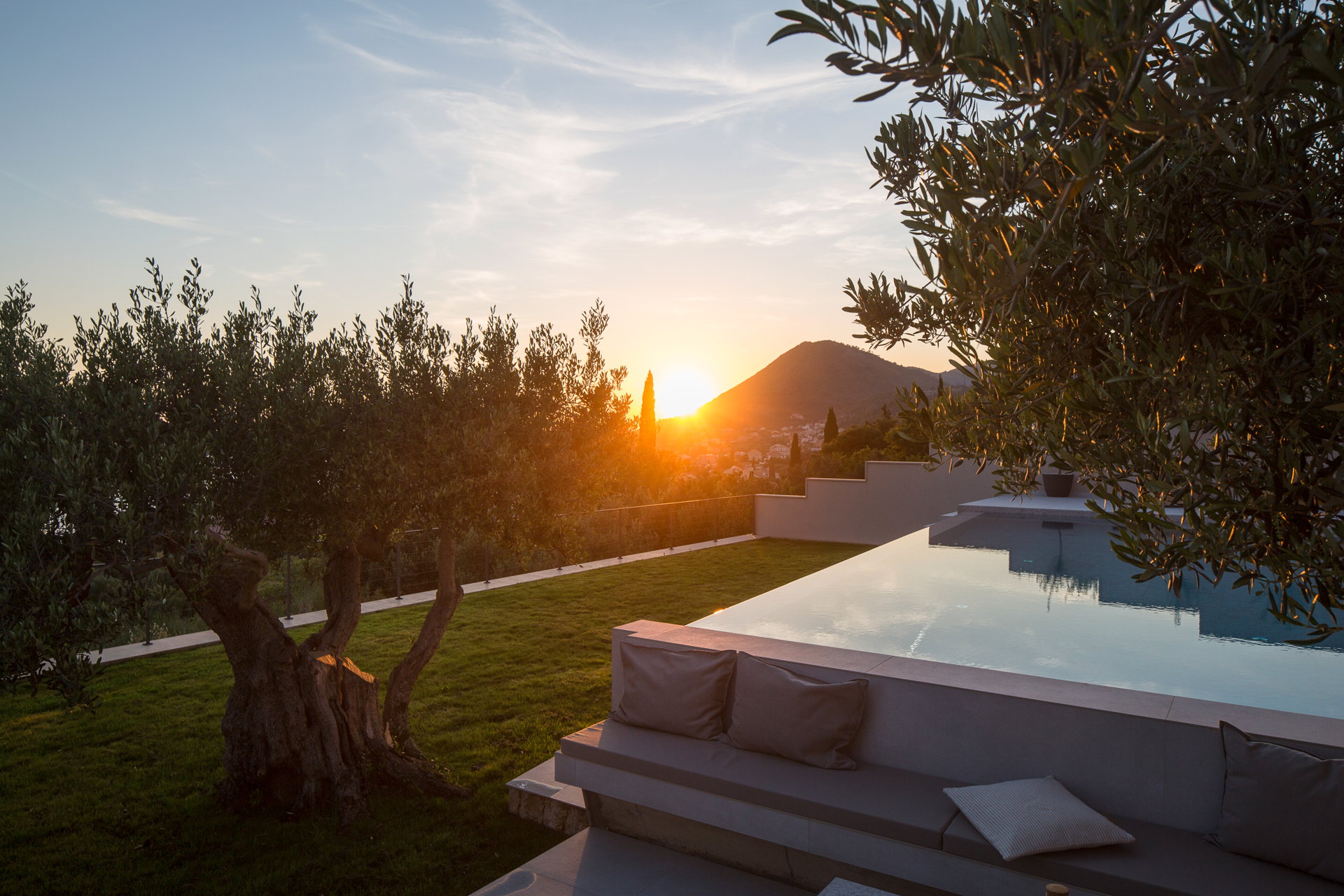 Luxury Villa Lennox with Pool