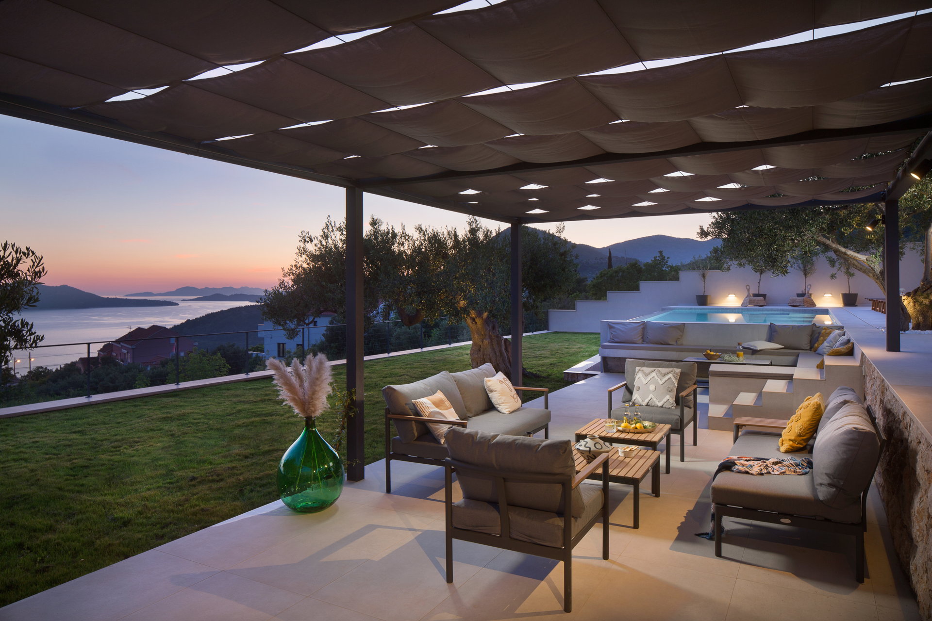 Luxury Villa Lennox with Pool