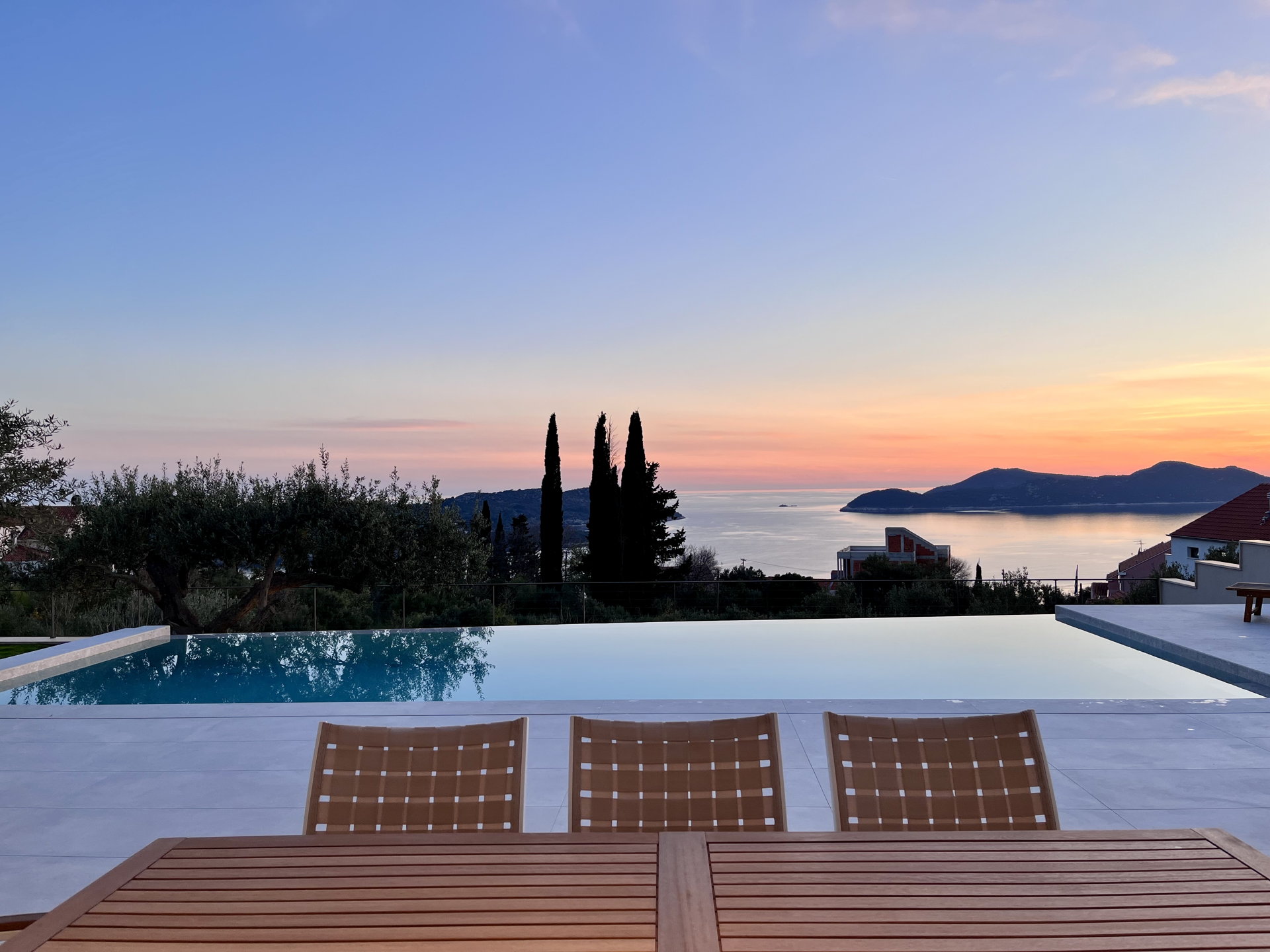 Luxury Villa Lennox with Pool