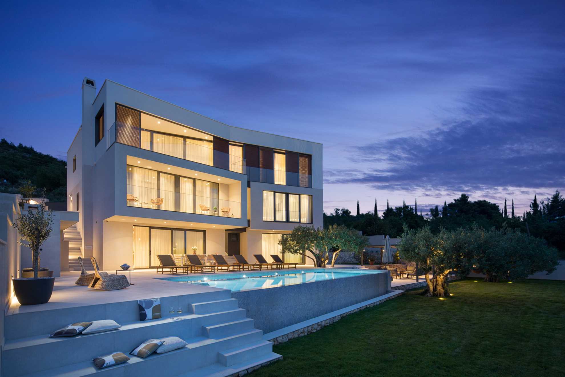 Image of Luxury Villa Lennox with Pool