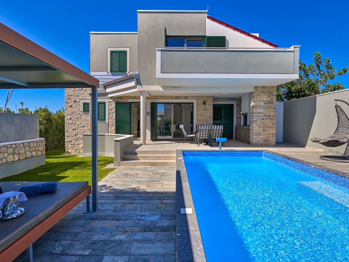 Luxury Villa Lunaria with Pool