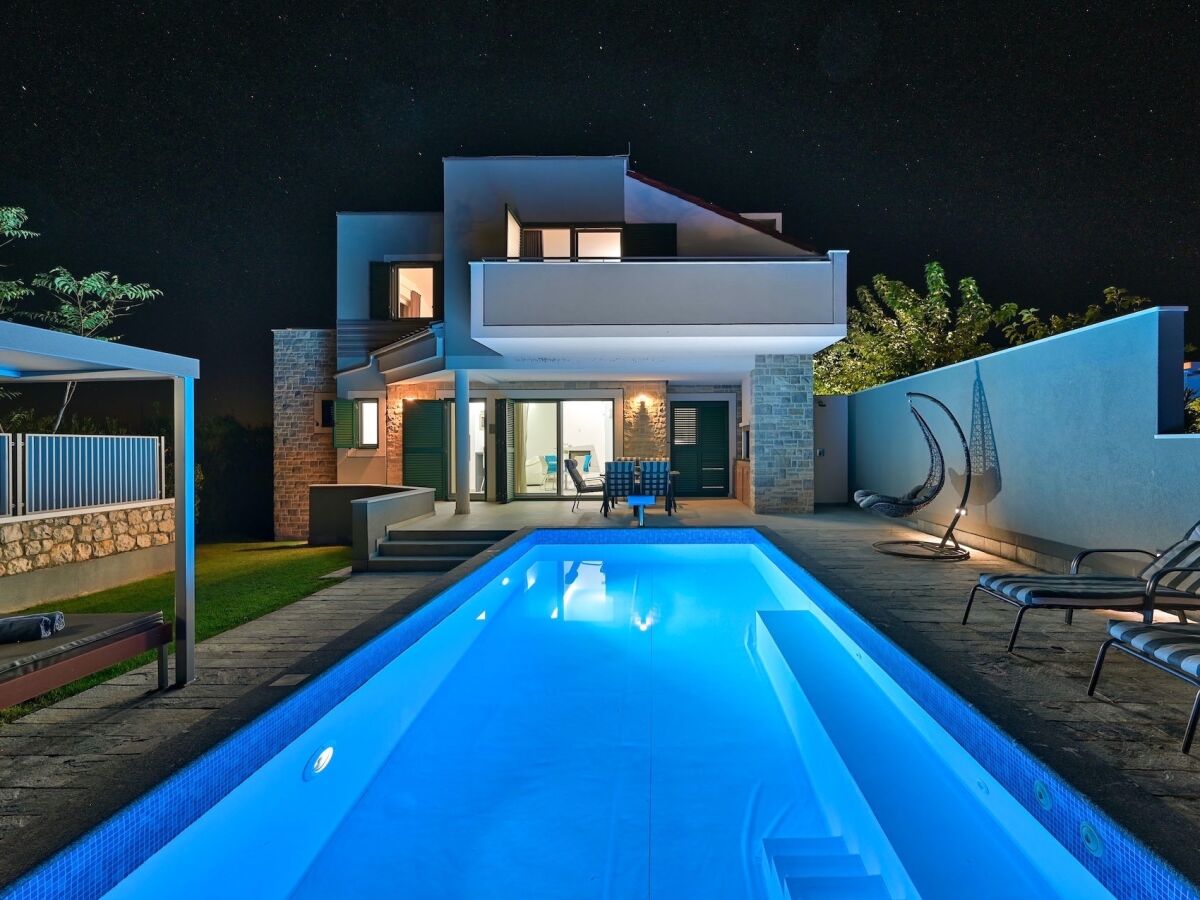 Luxury Villa Lunaria with Pool