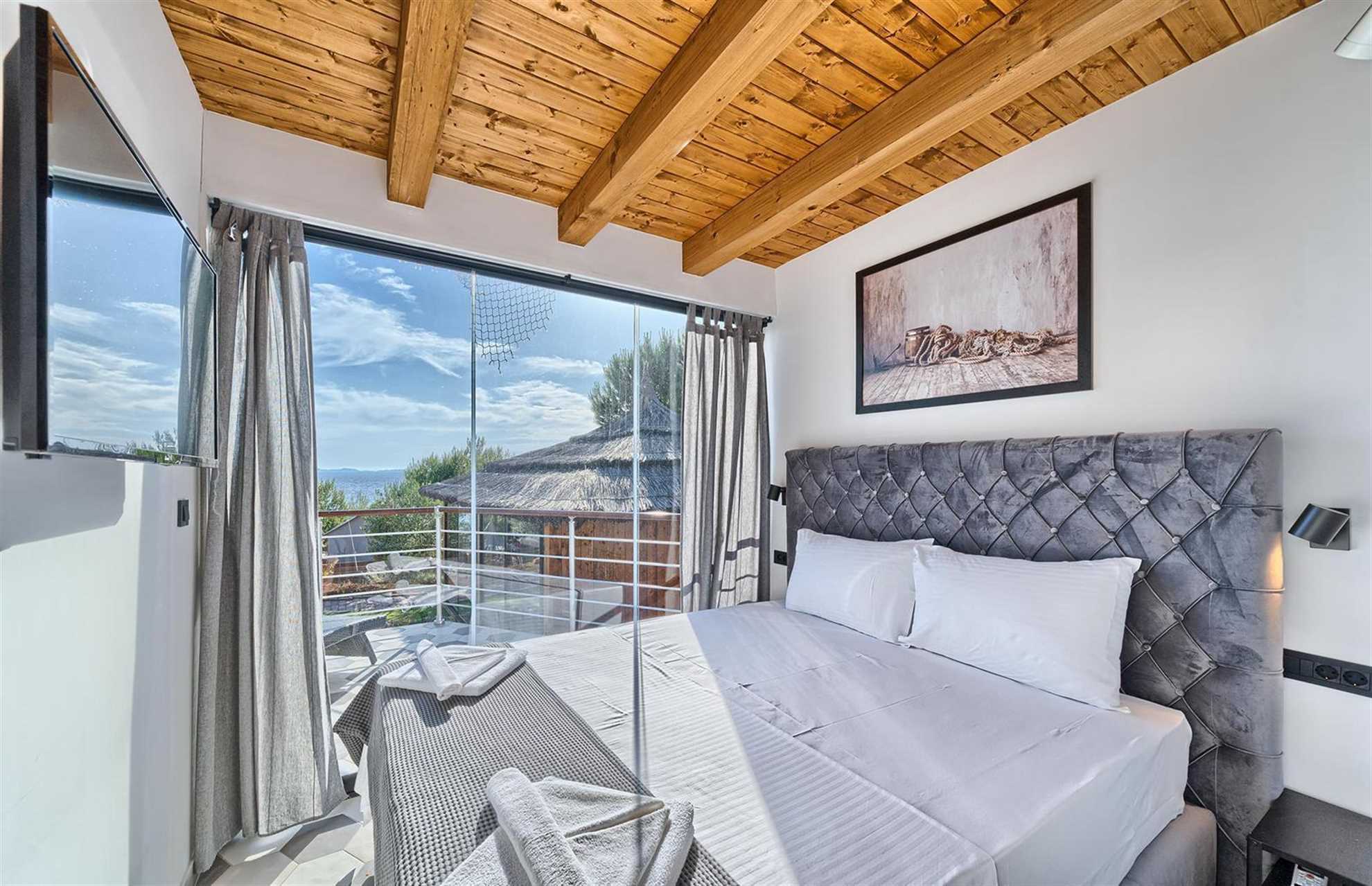 Beachfront Villa New Horizons II