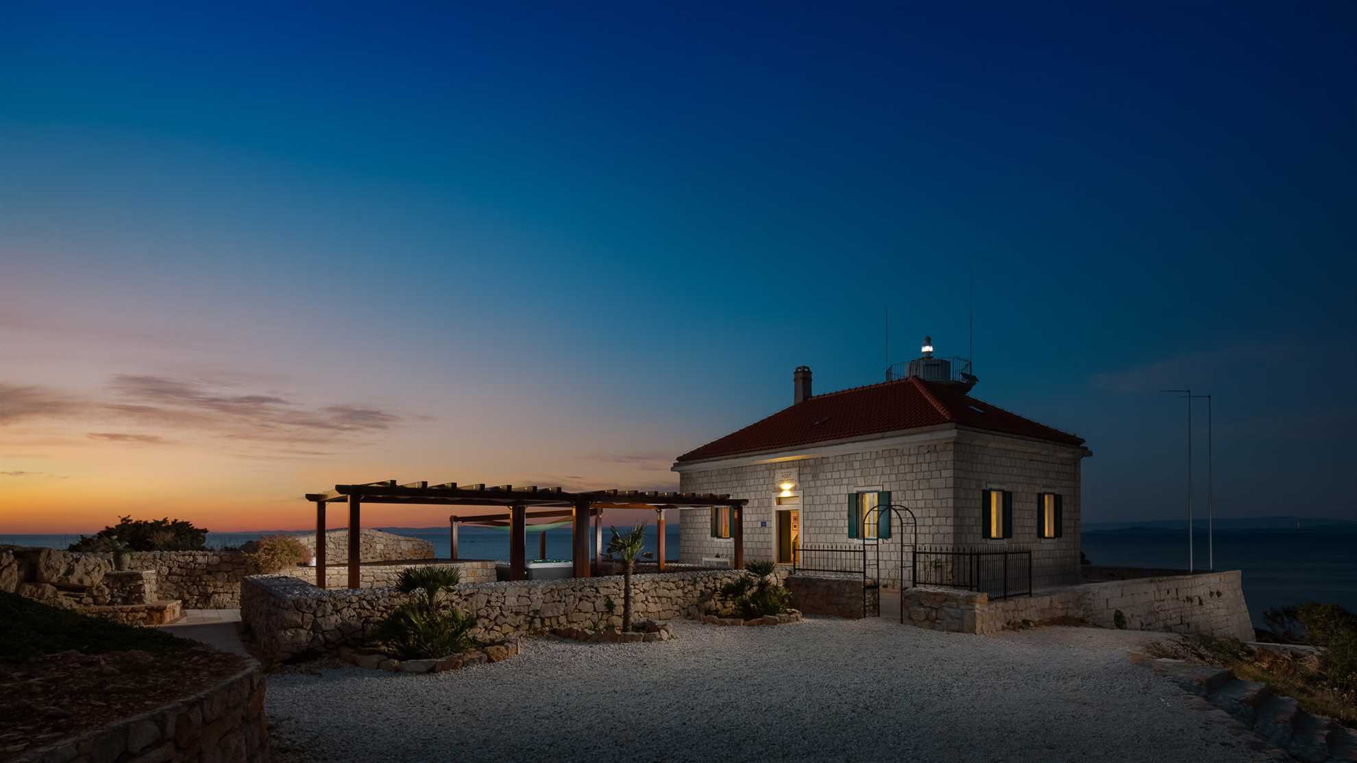 Luxury Villa Lighthouse Beyond