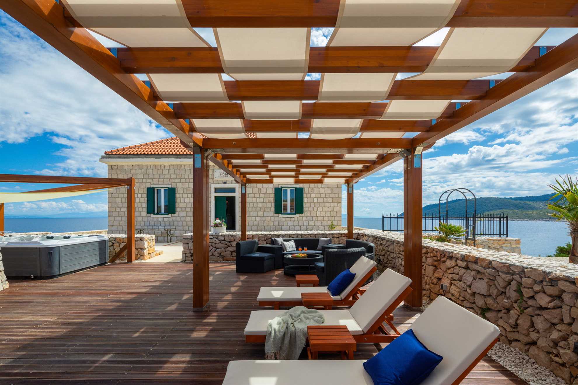 Luxury Villa Lighthouse Beyond
