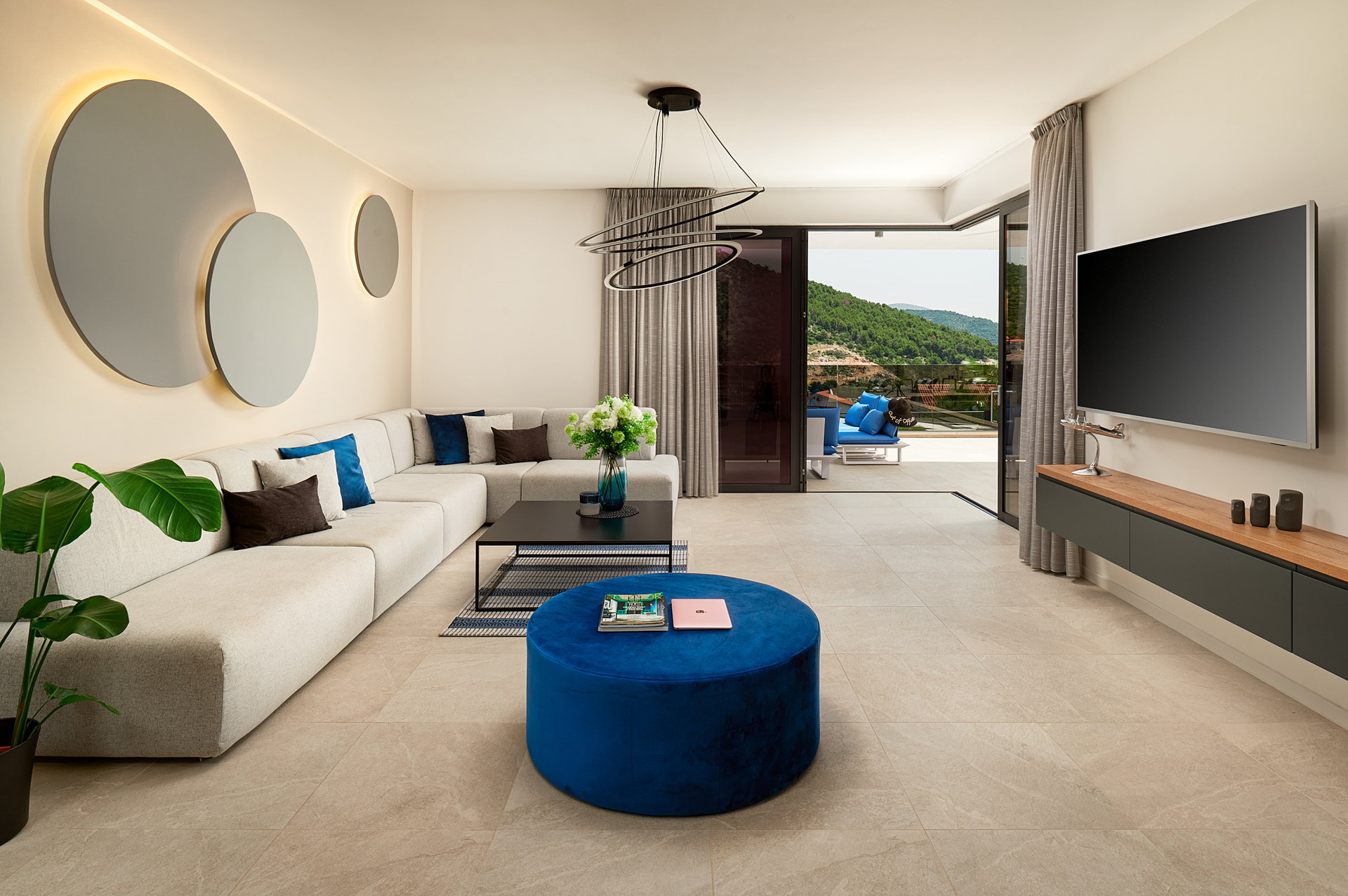 Luxury Villa Posh Plum with Pool