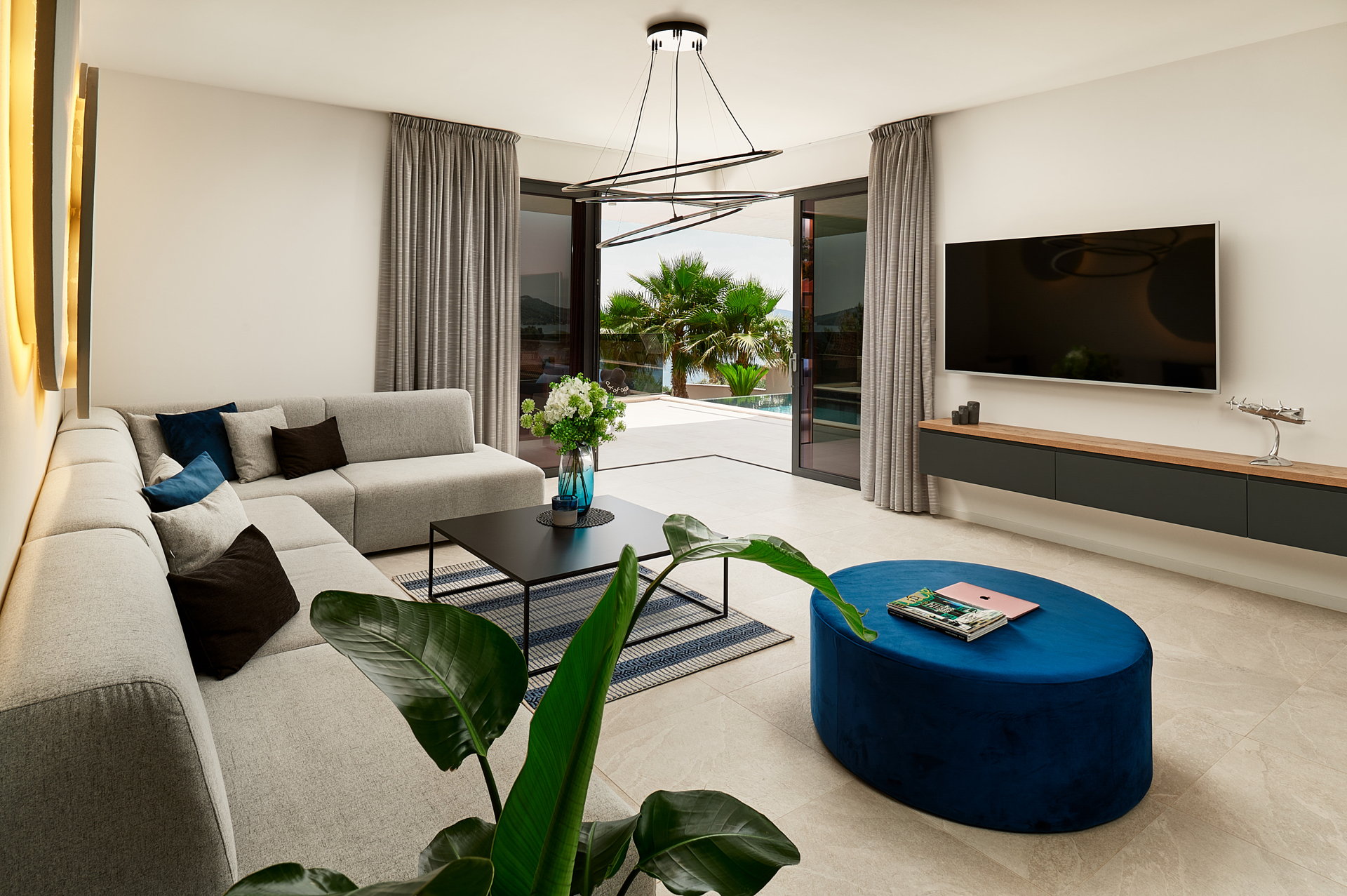 Luxury Villa Posh Plum with Pool