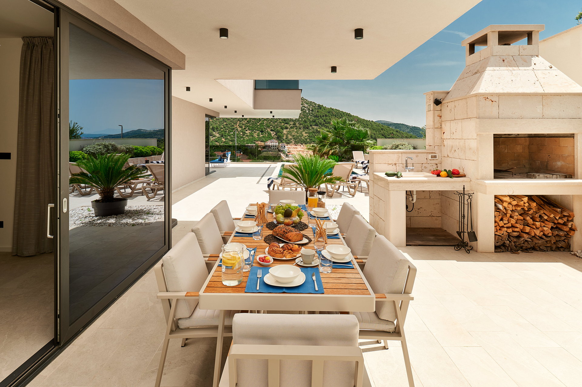 Luxury Villa Posh Plum with Pool