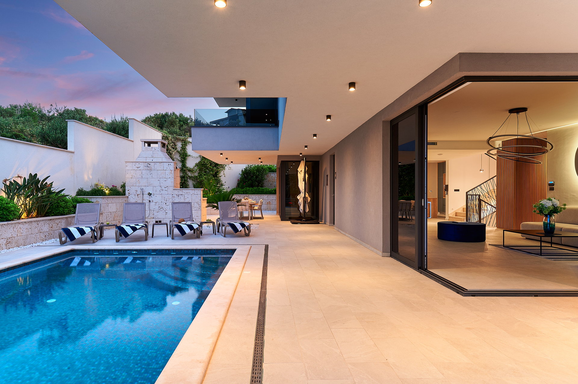 Luxury Villa Posh Plum with Pool