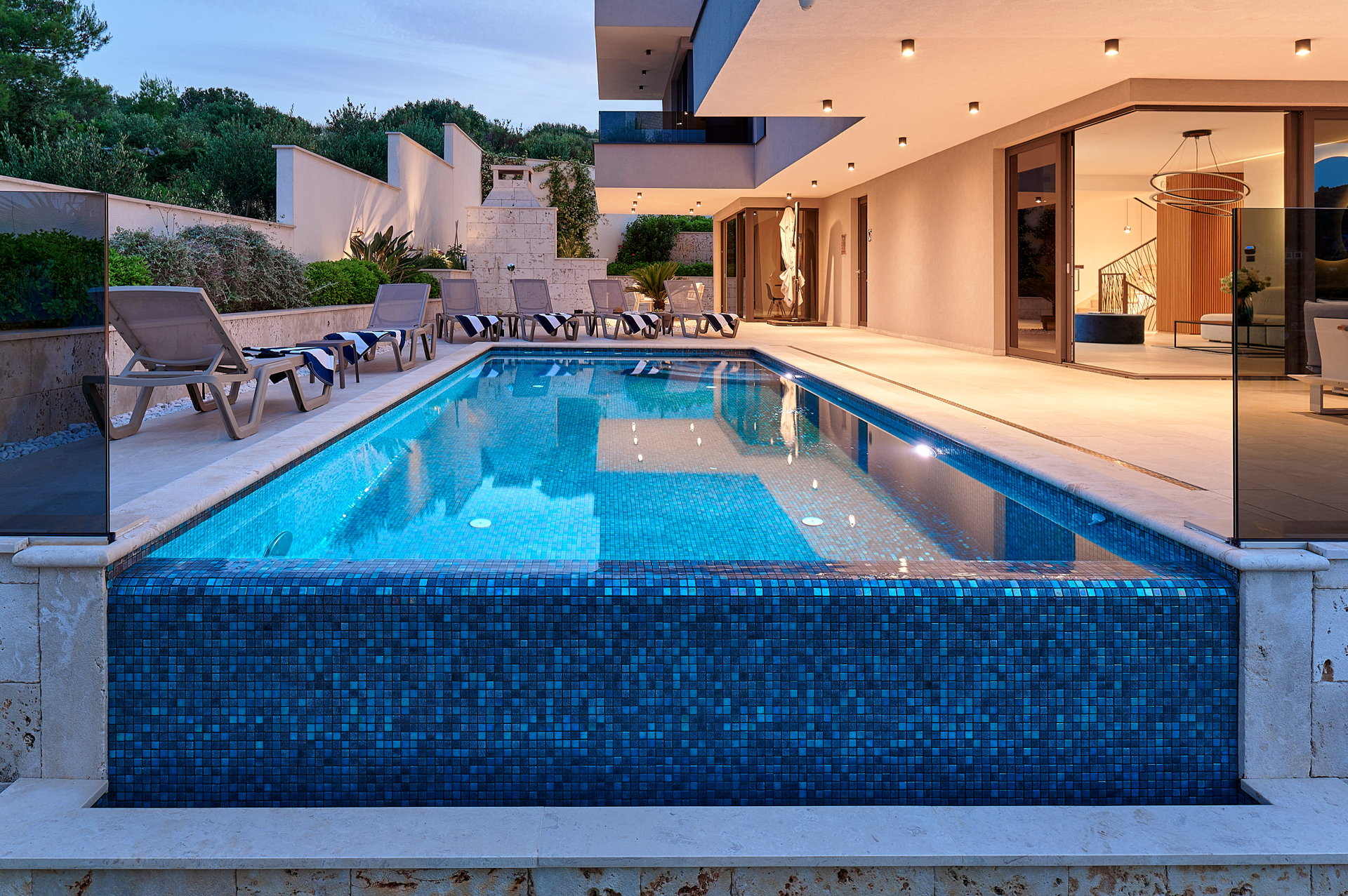 Luxury Villa Posh Plum with Pool