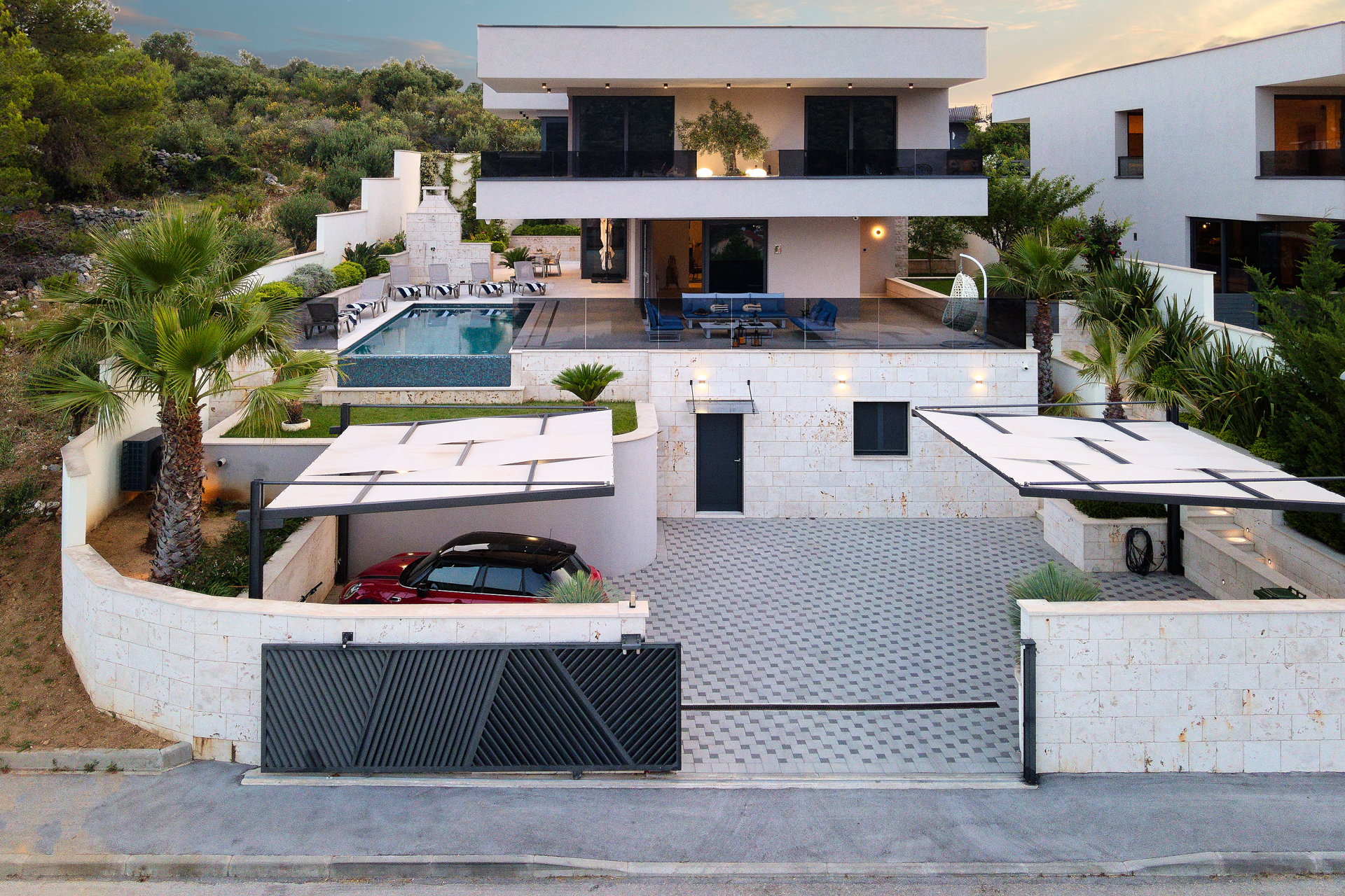 Luxury Villa Posh Plum with Pool