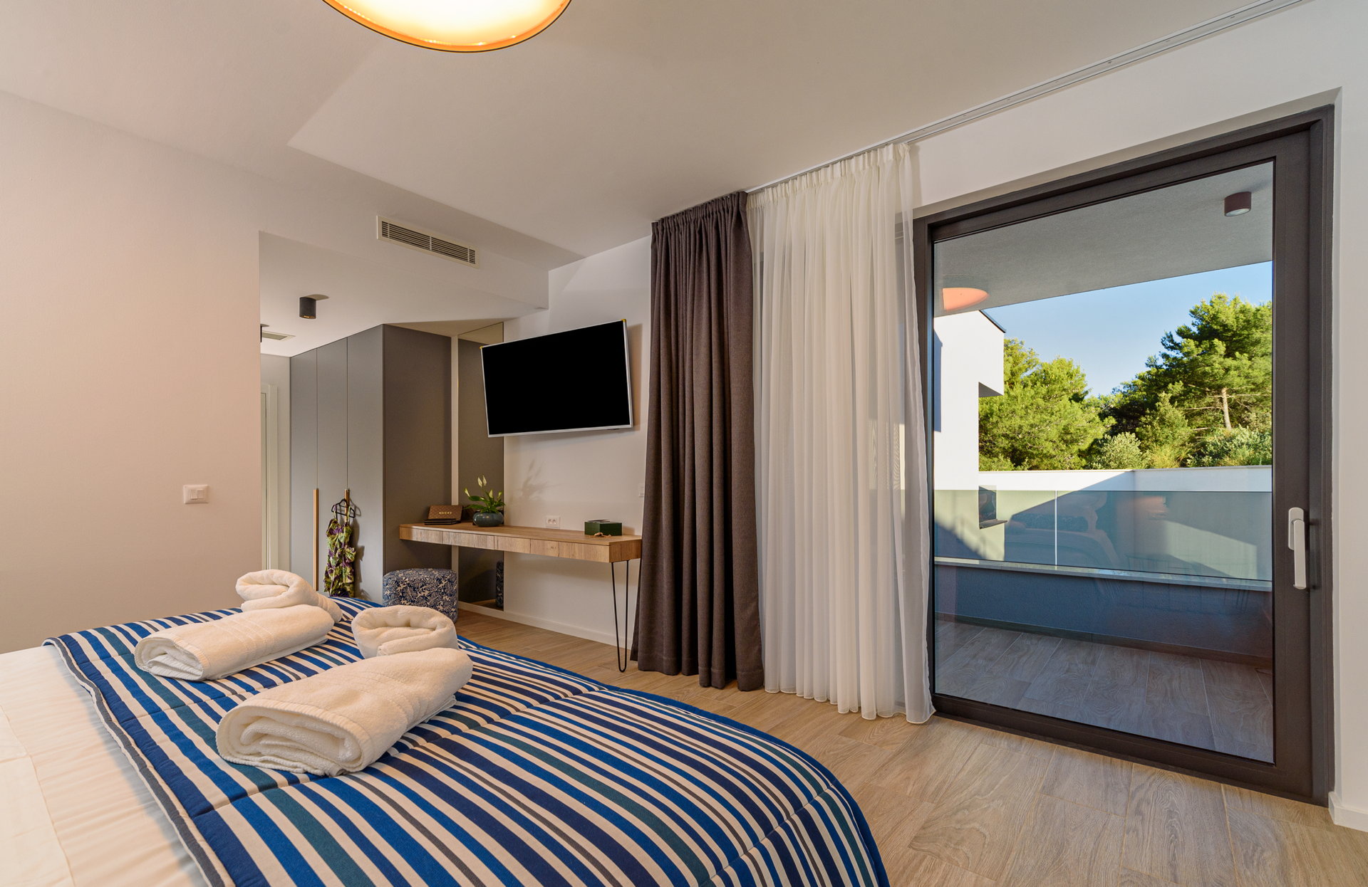 Luxury Villa Posh Plum with Pool