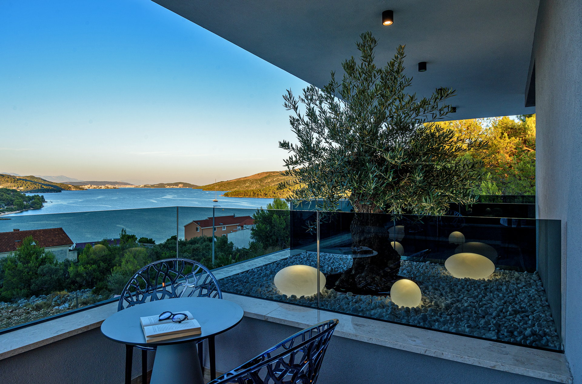 Luxury Villa Posh Plum with Pool