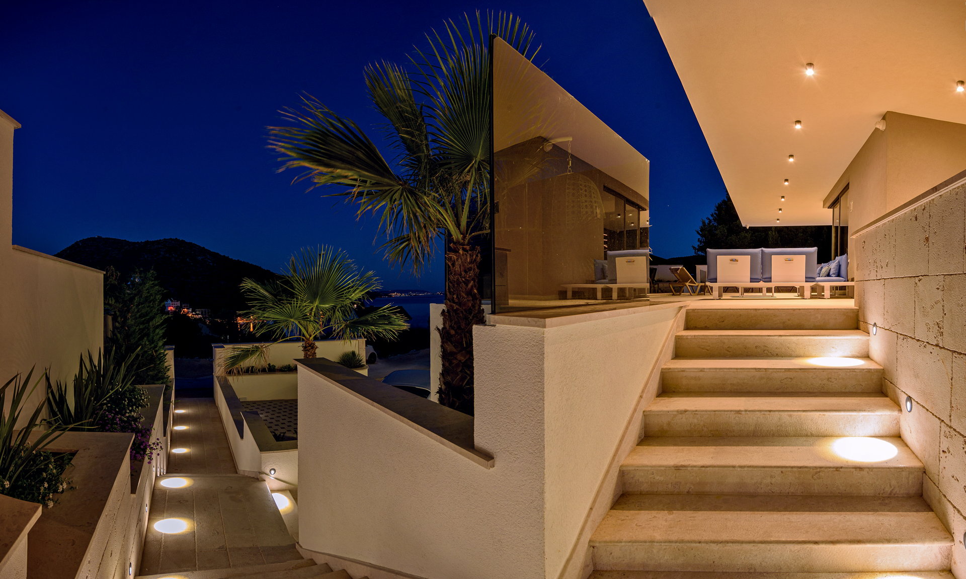 Luxury Villa Posh Plum with Pool
