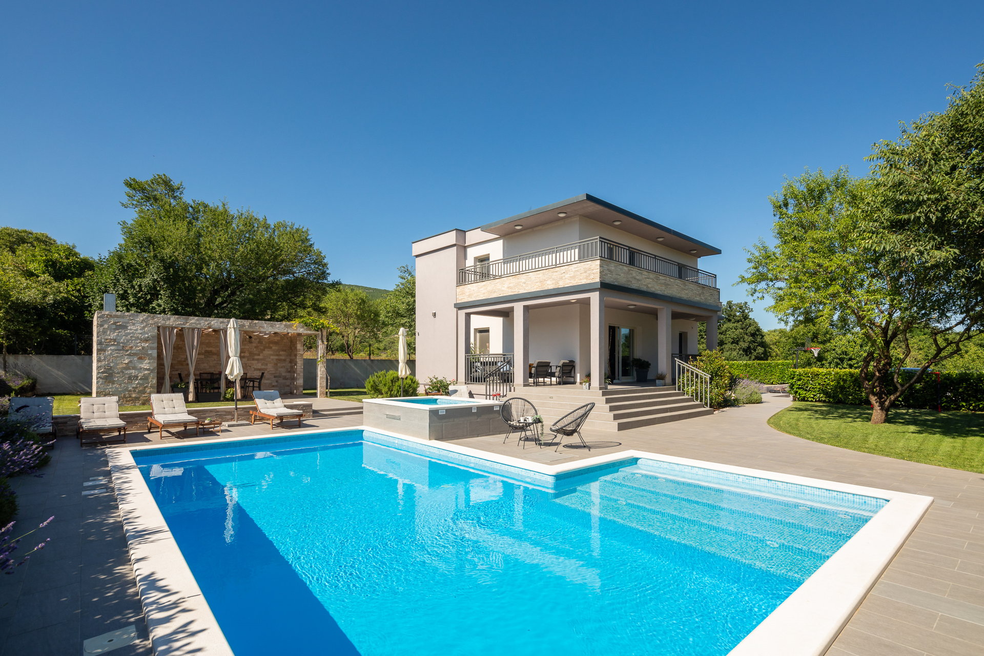 Villa Verde with Pool