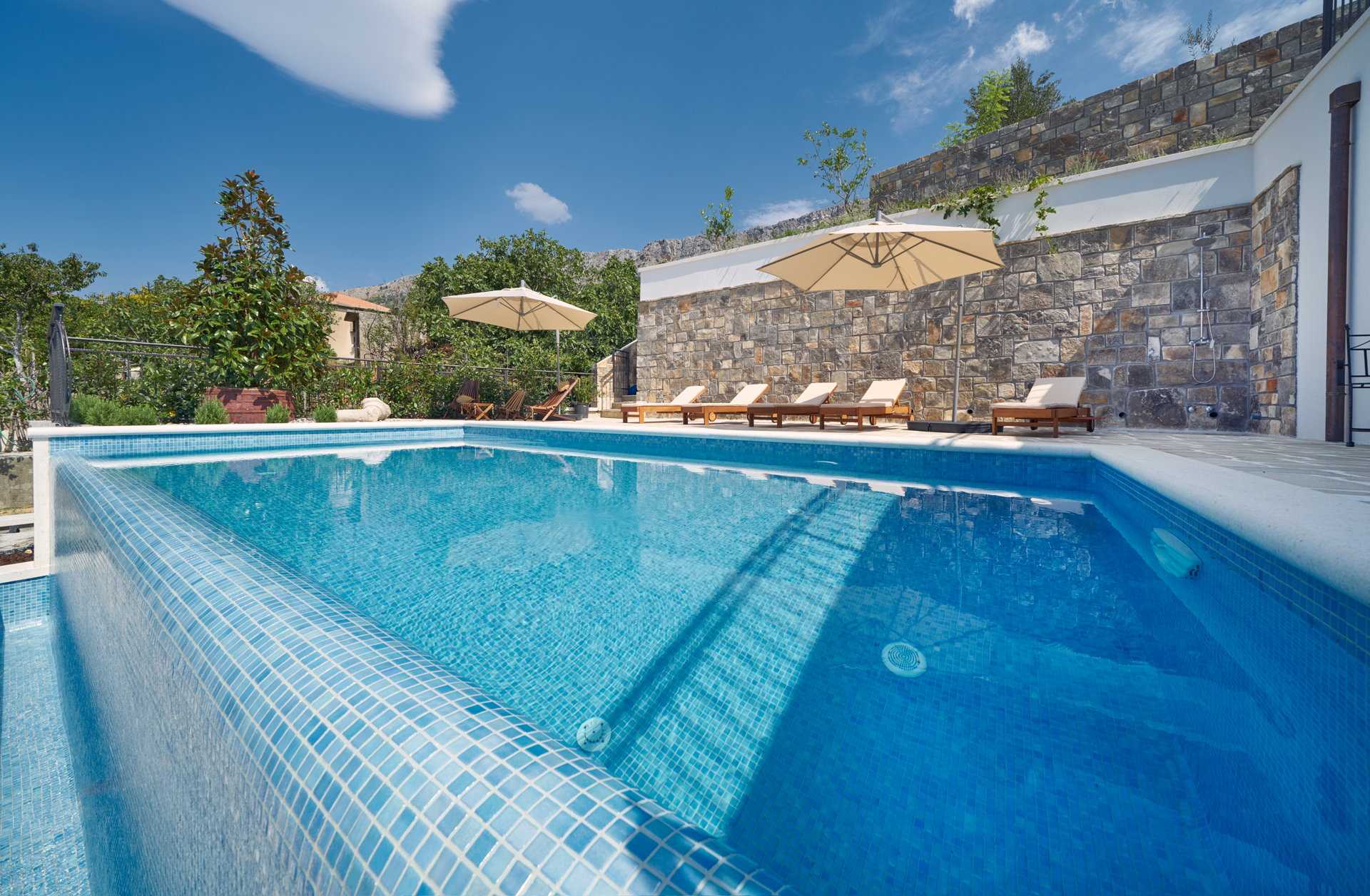 Luxury Villa Indigo with Pool
