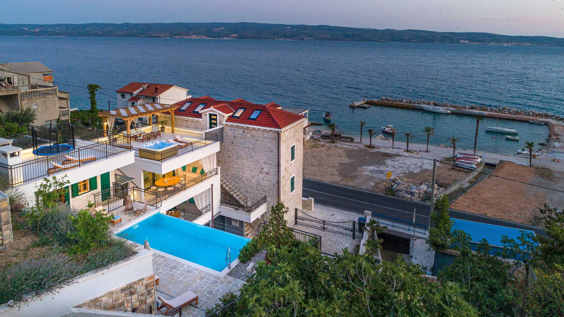 Luxury Villa Indigo with Pool