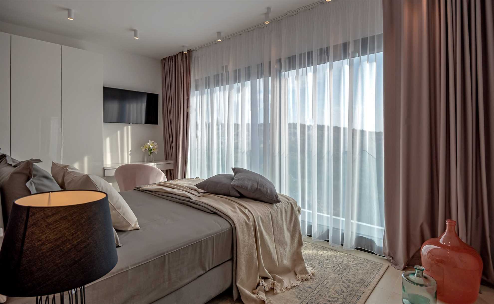 Luxury Villa Silvery with Pool