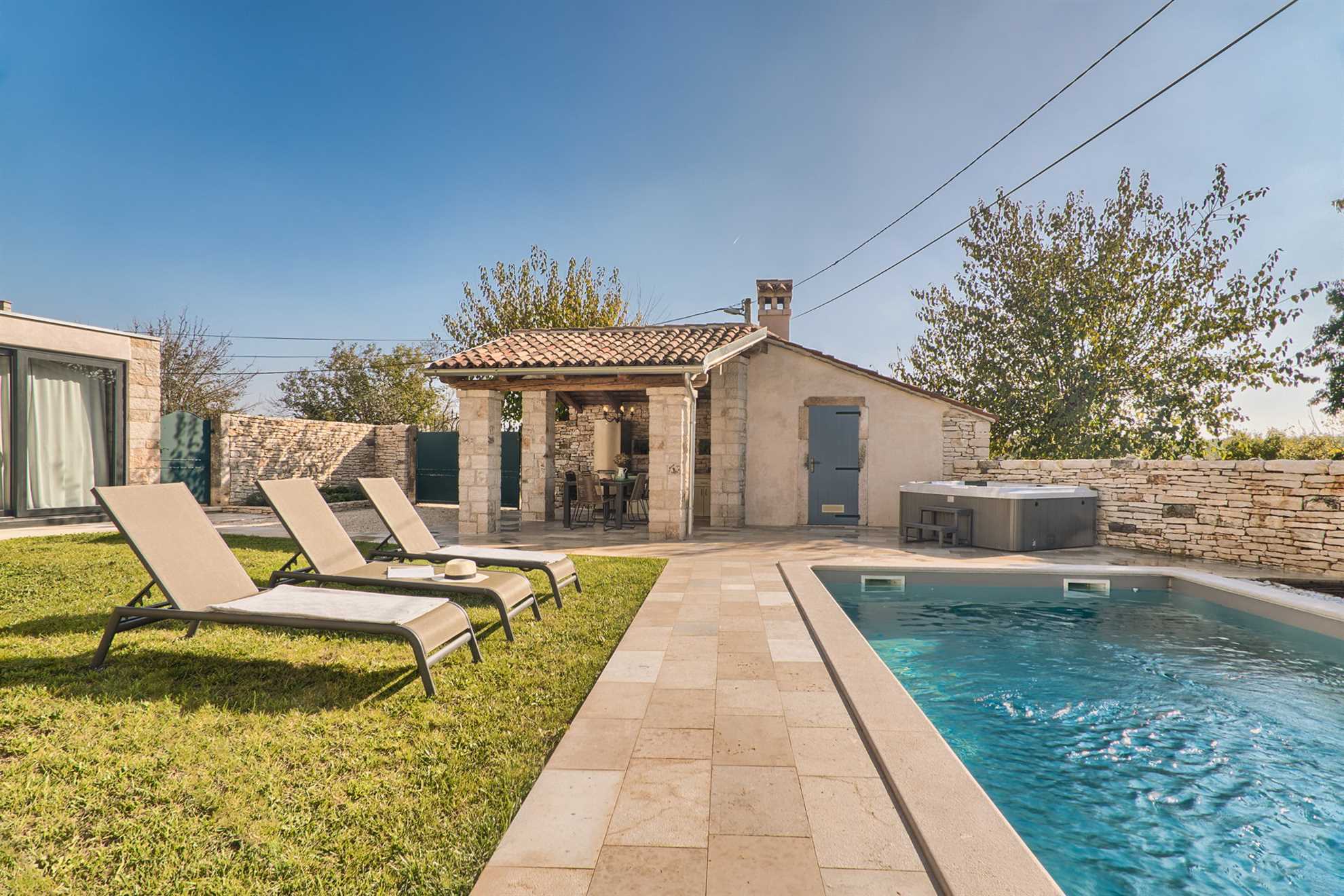 Villa Pietra mit Pool