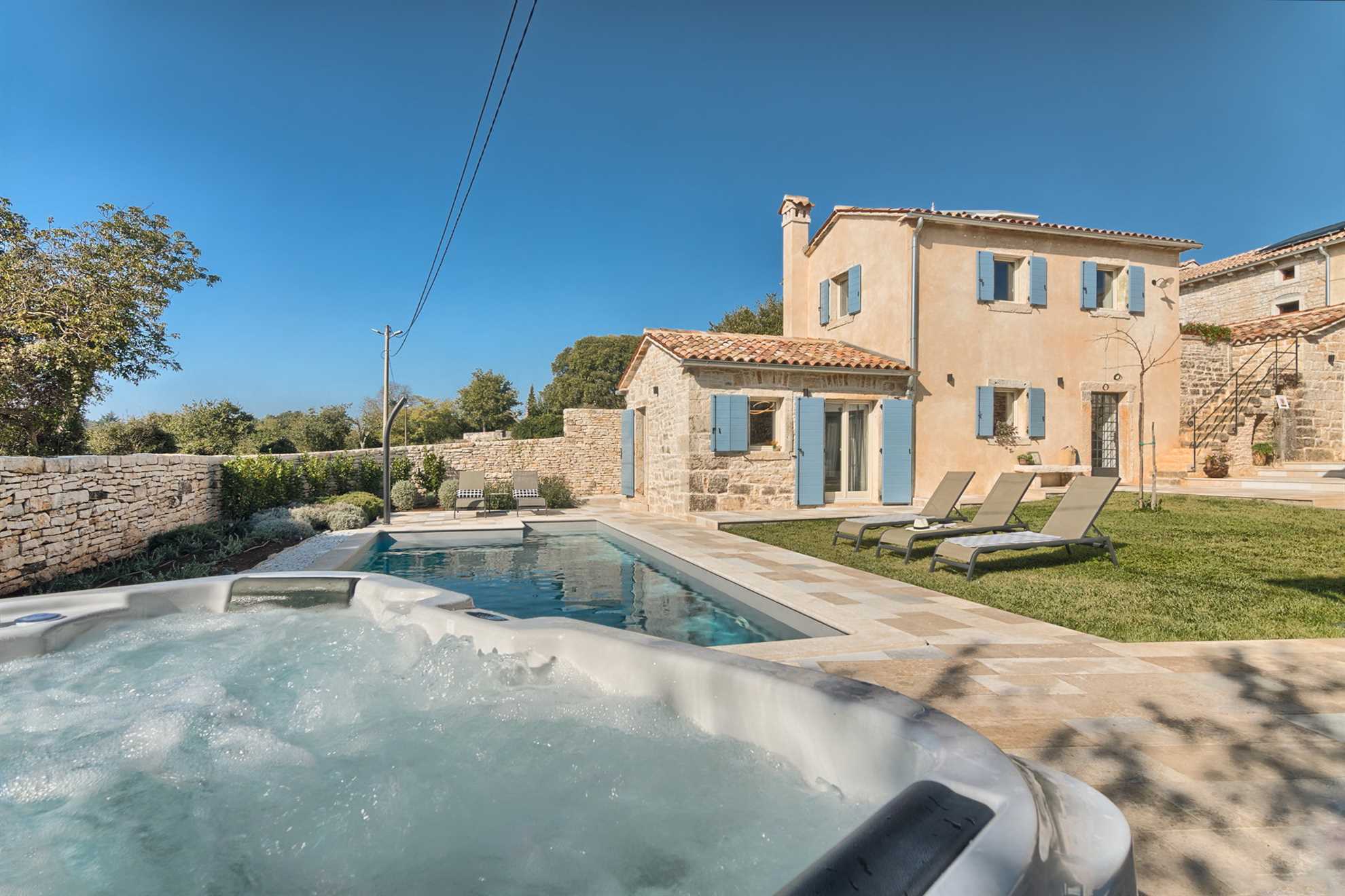 Villa Pietra mit Pool