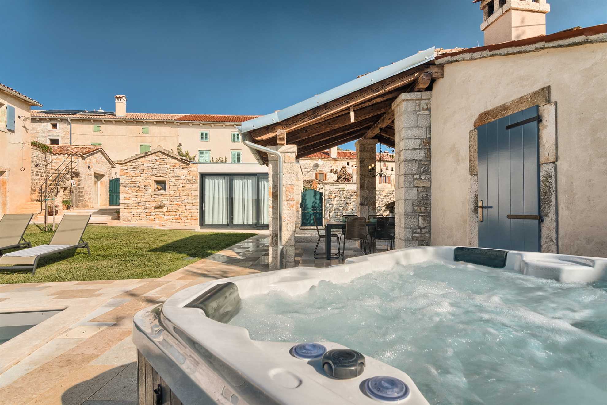 Villa Pietra mit Pool
