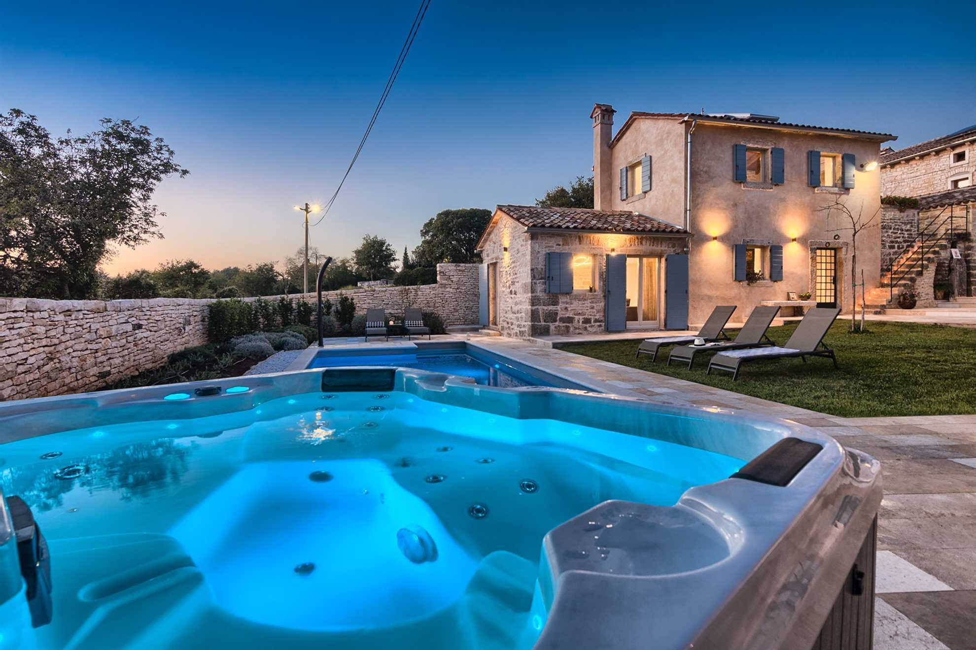 Villa Pietra mit Pool