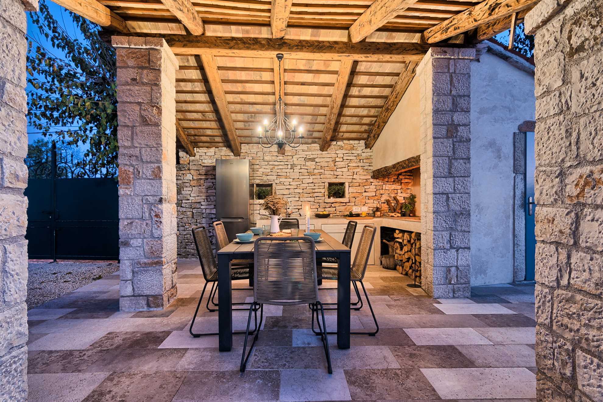 Villa Pietra mit Pool