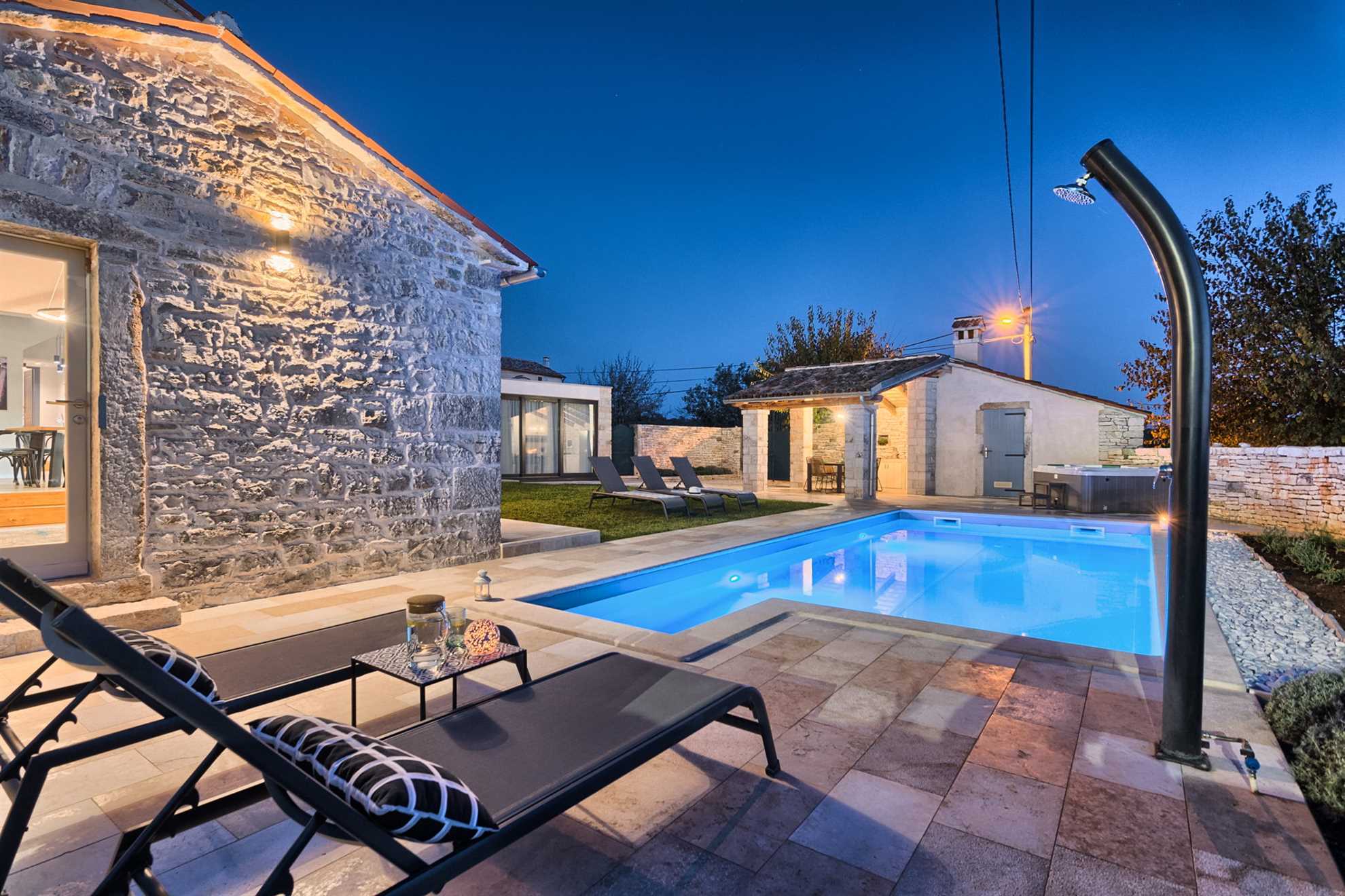 Villa Pietra mit Pool