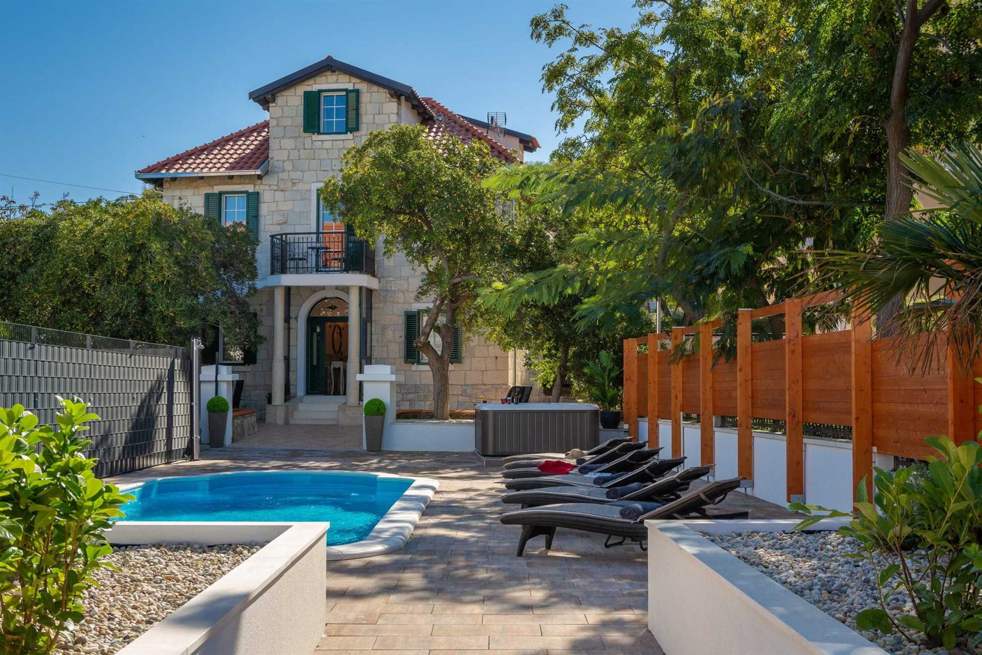 Luxury Villa Citadella with Pool