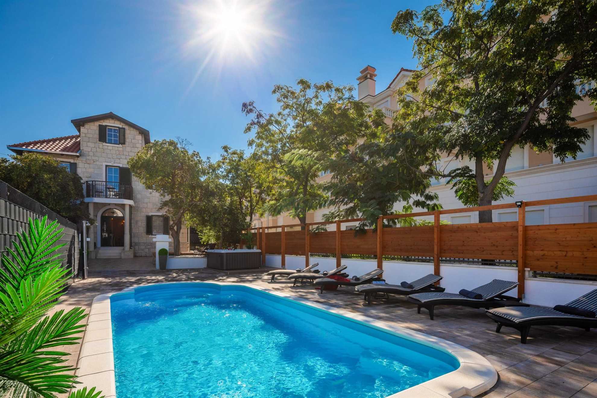 Luxury Villa Citadella with Pool