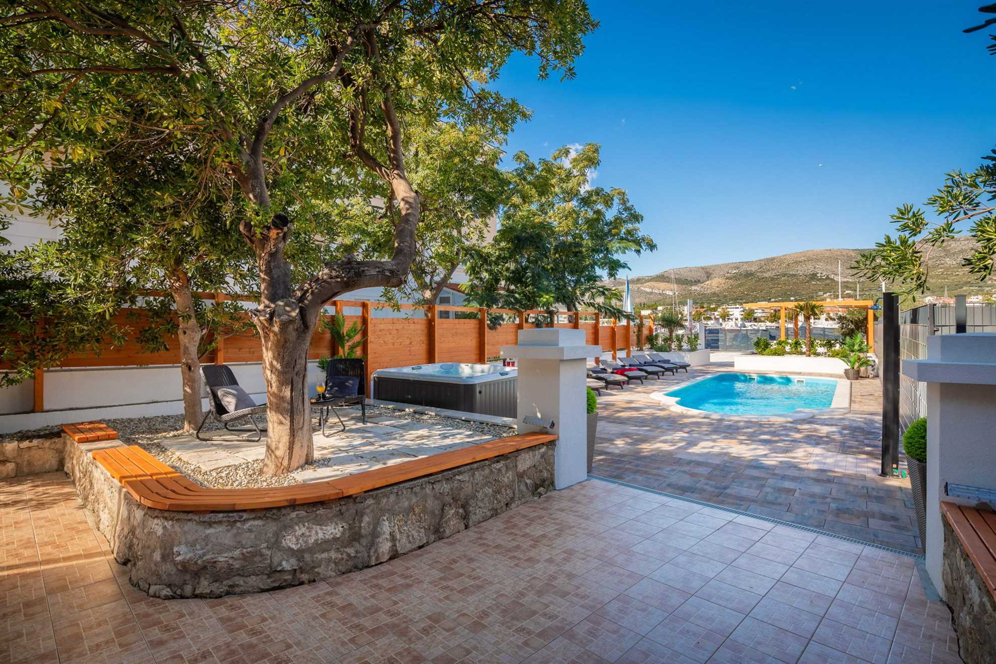 Luxury Villa Citadella with Pool