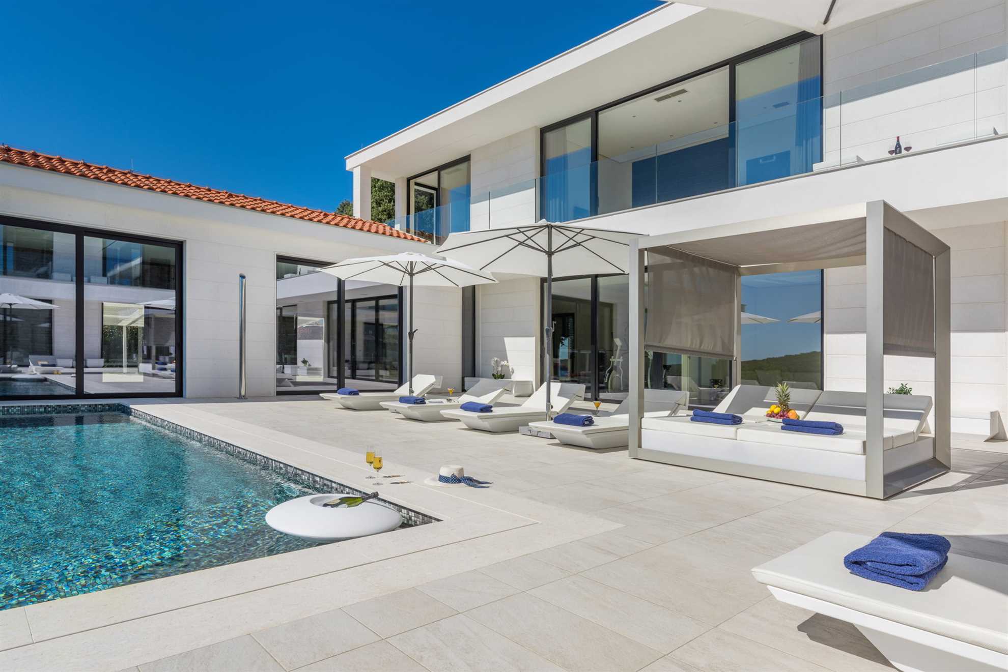 Luxury Villa La Bellissima with Pool