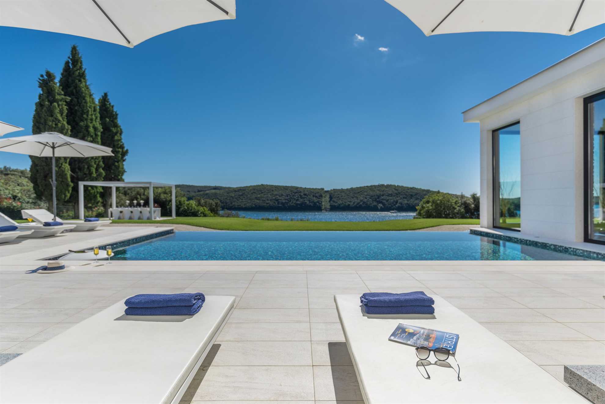 Luxury Villa La Bellissima with Pool