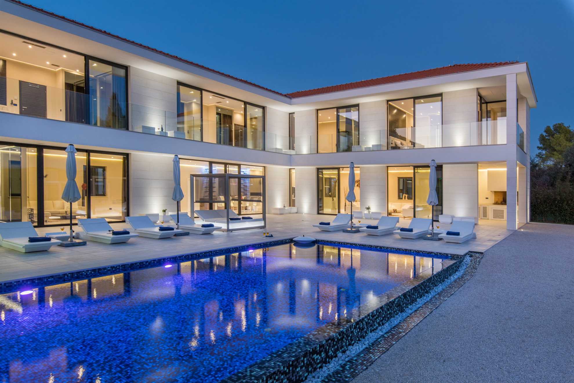 Luxury Villa La Bellissima with Pool