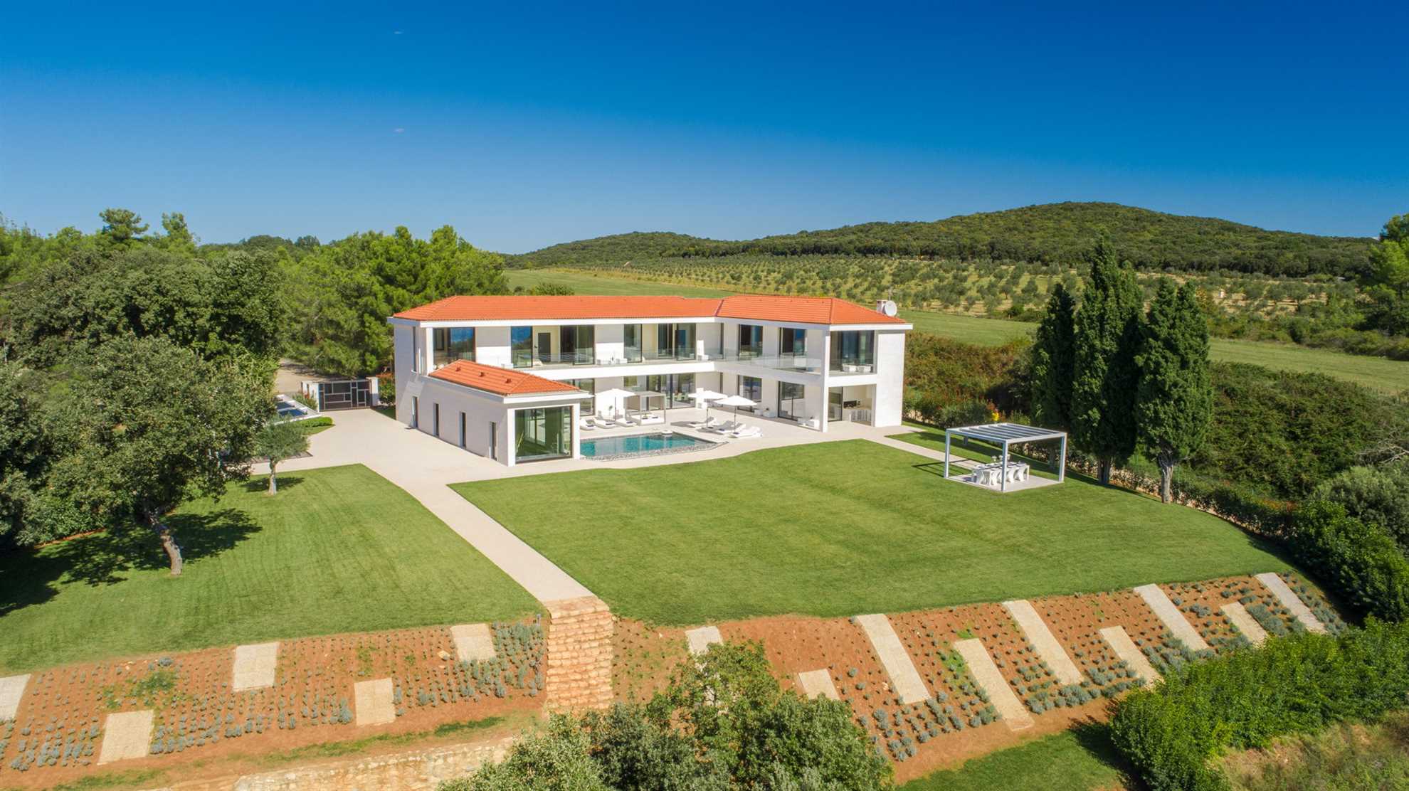 Luxury Villa La Bellissima with Pool