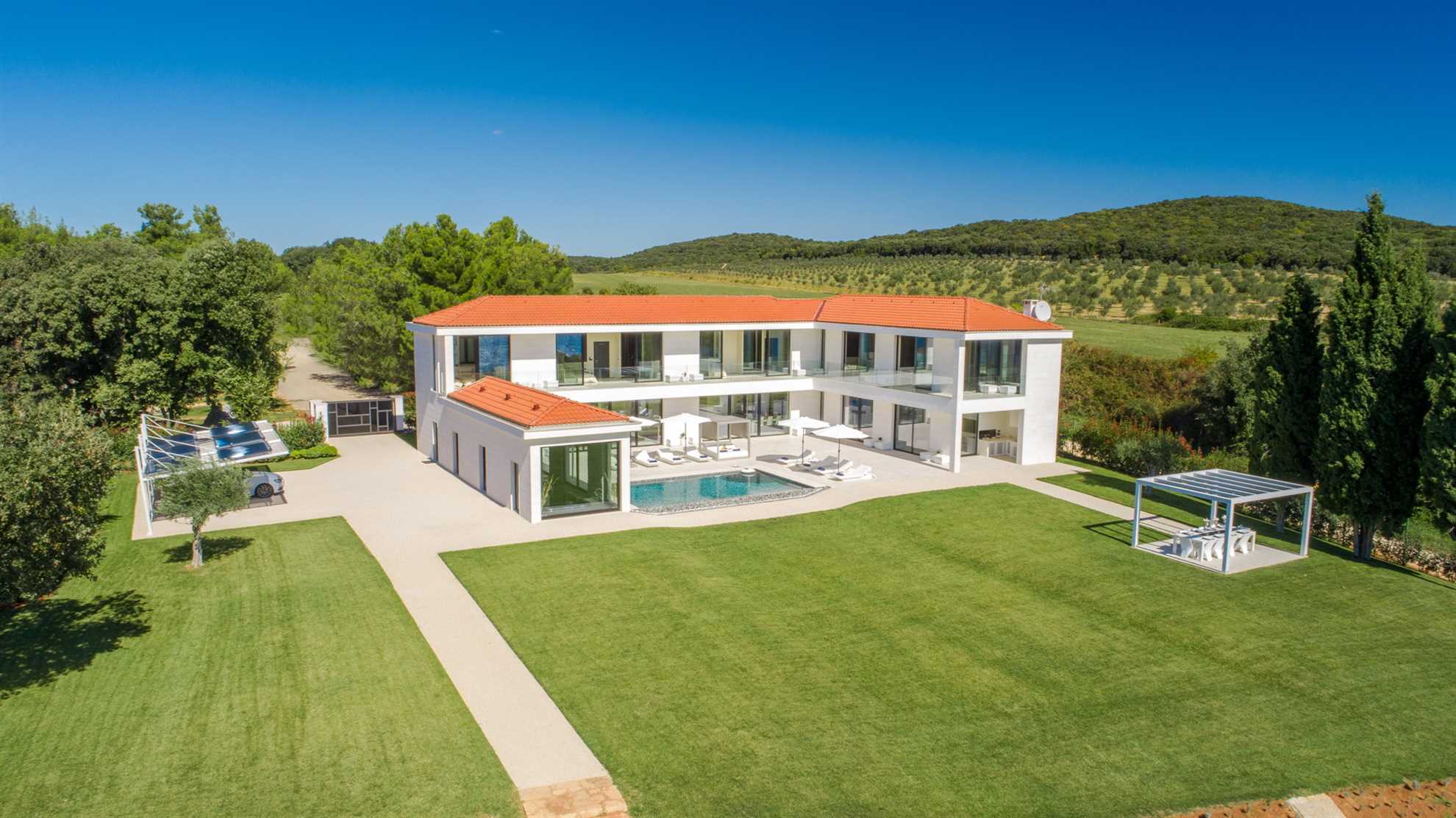 Luxury Villa La Bellissima with Pool