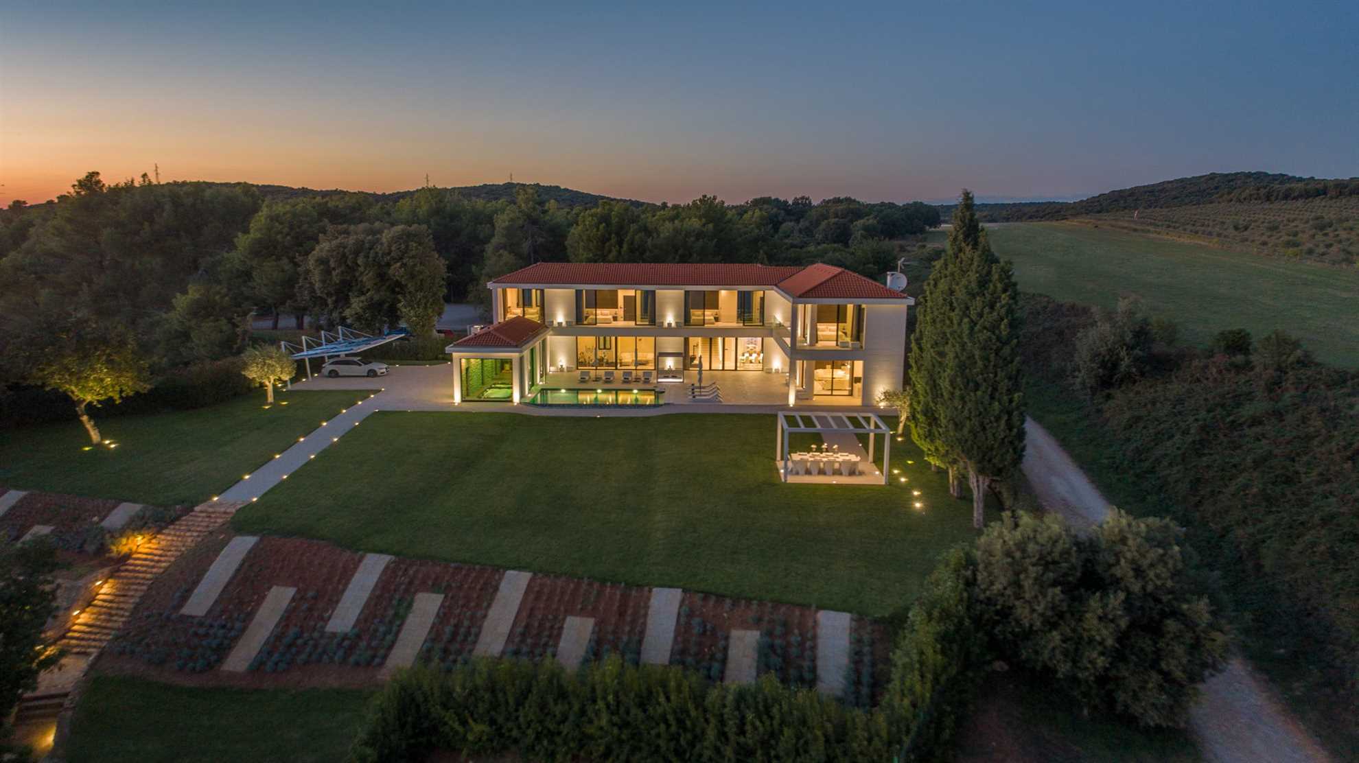 Luxury Villa La Bellissima with Pool