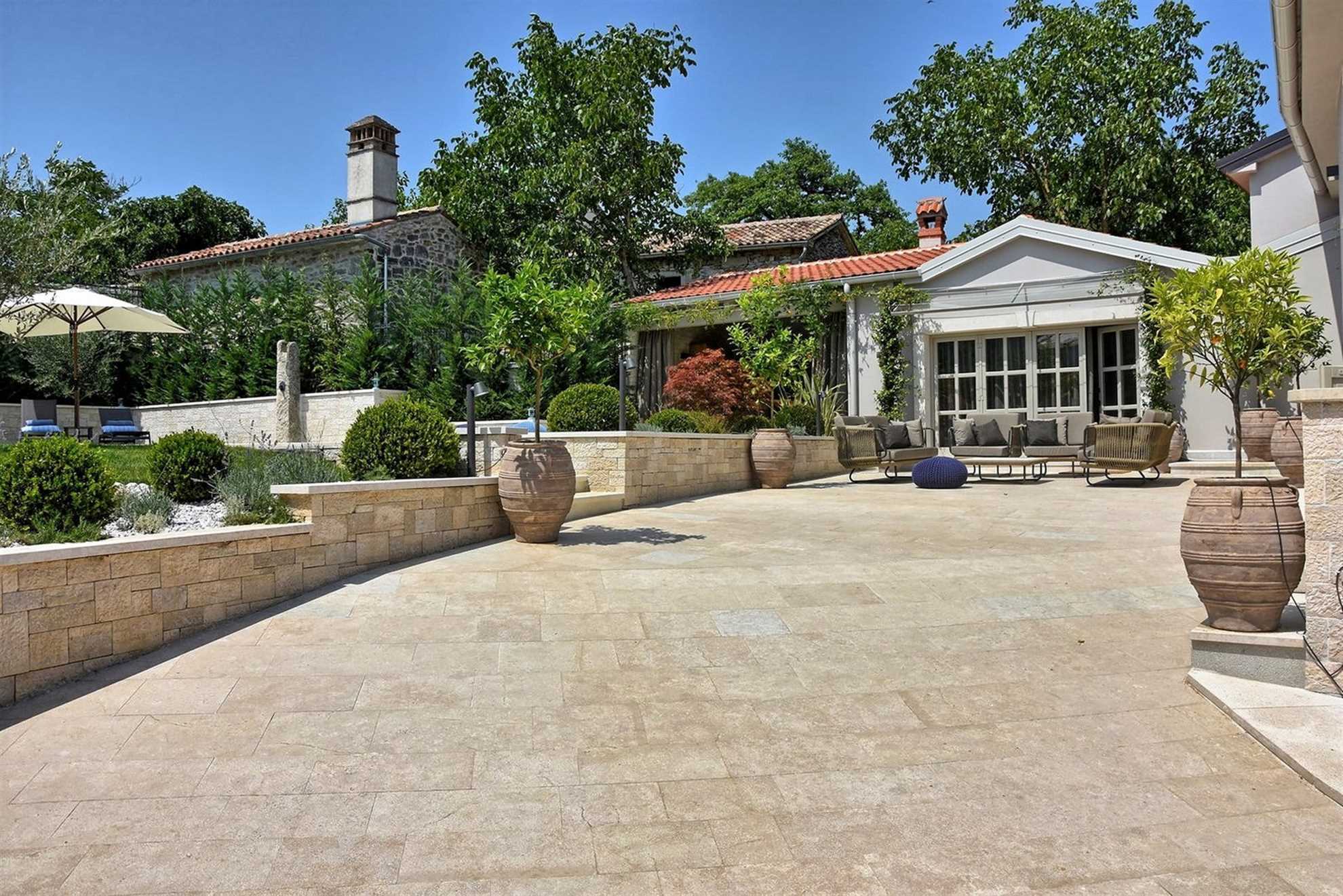 Villa Magica with Pool