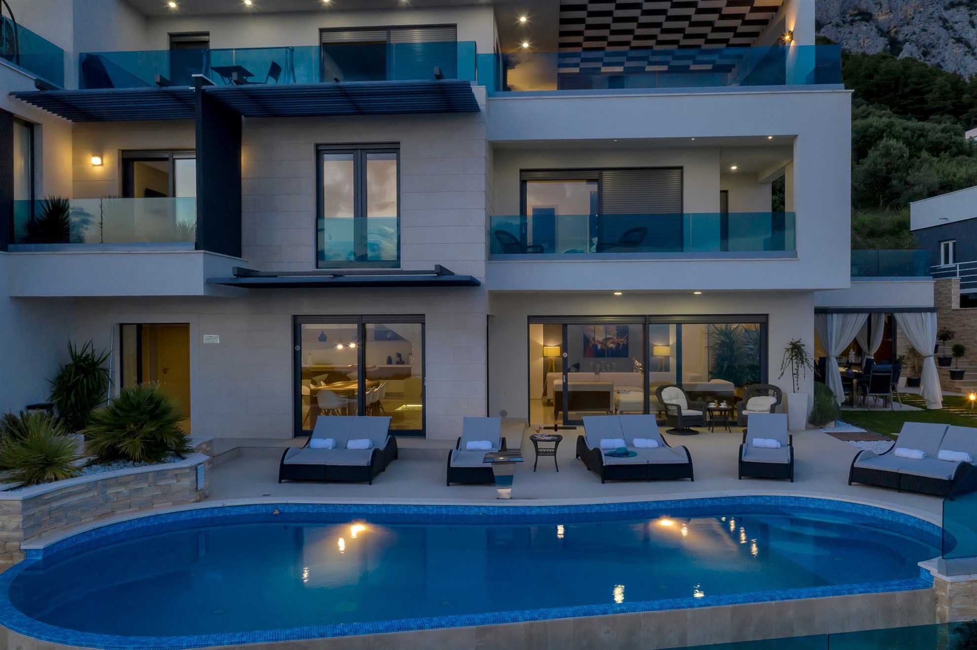 Luxury Villa Vision with Pool