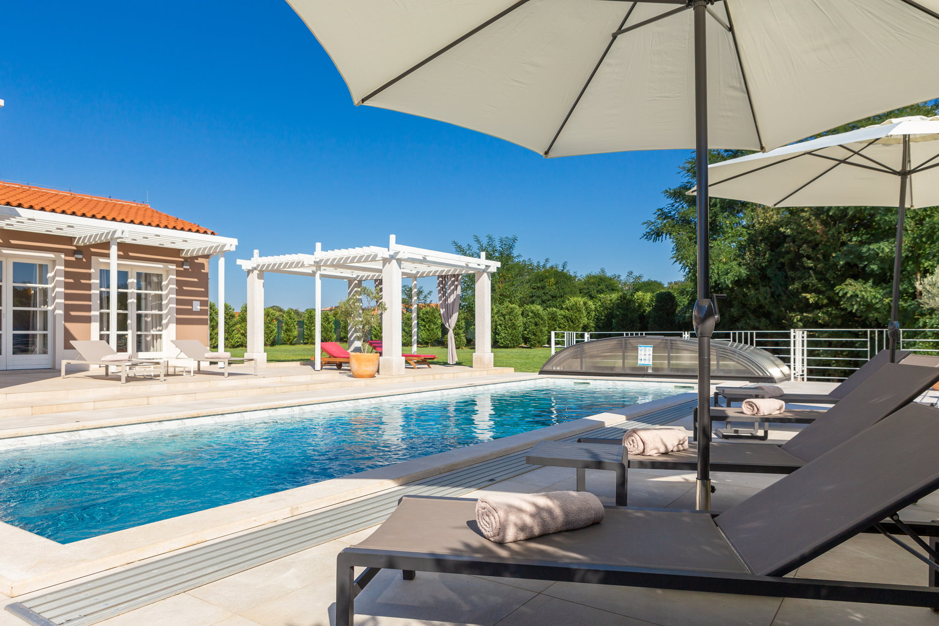 Villa Energy White with Pool